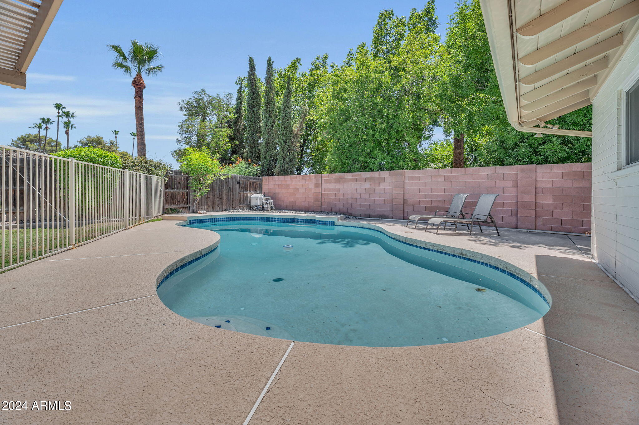 135 E NORTHERN Avenue