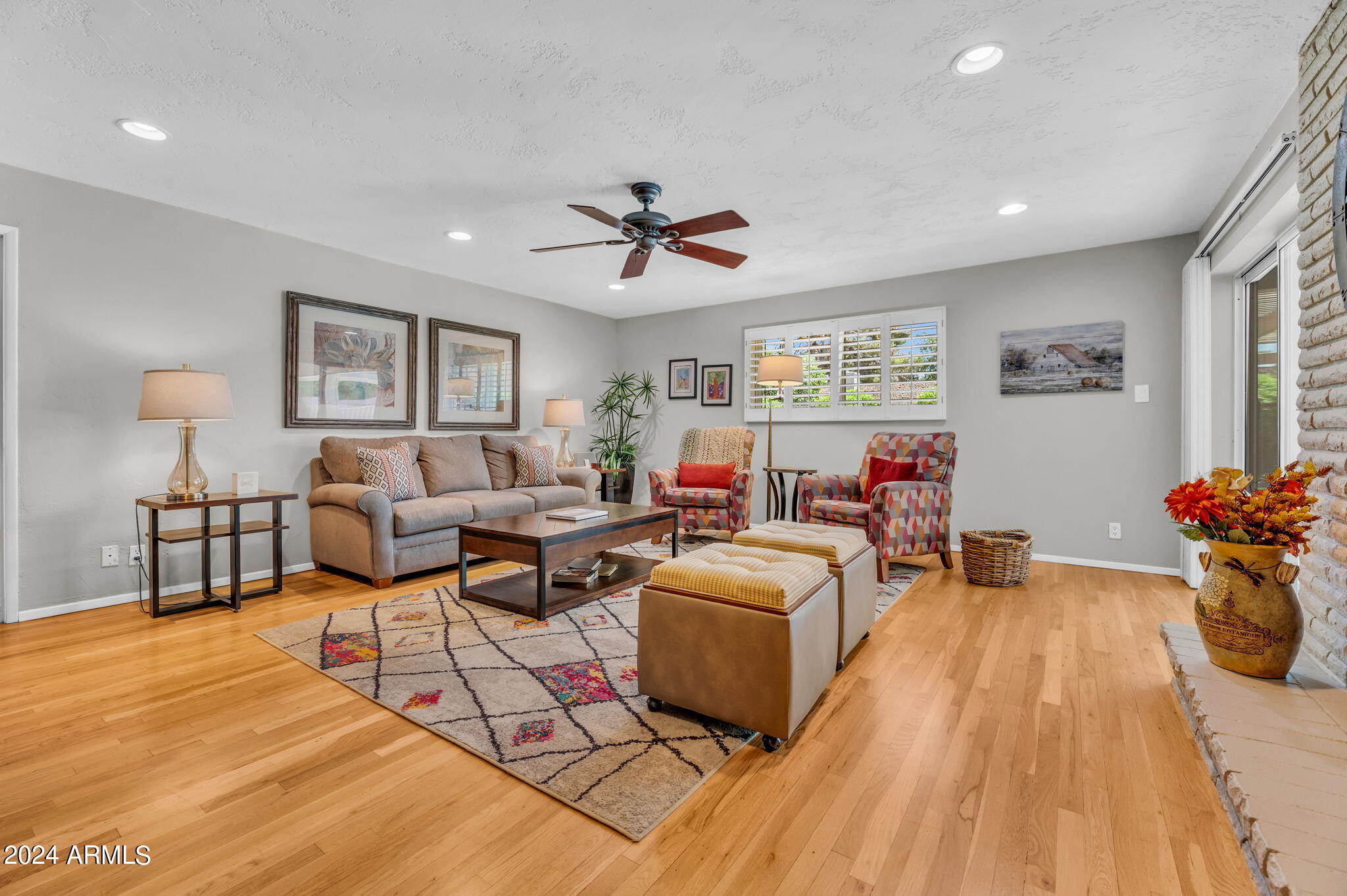 135 E NORTHERN Avenue