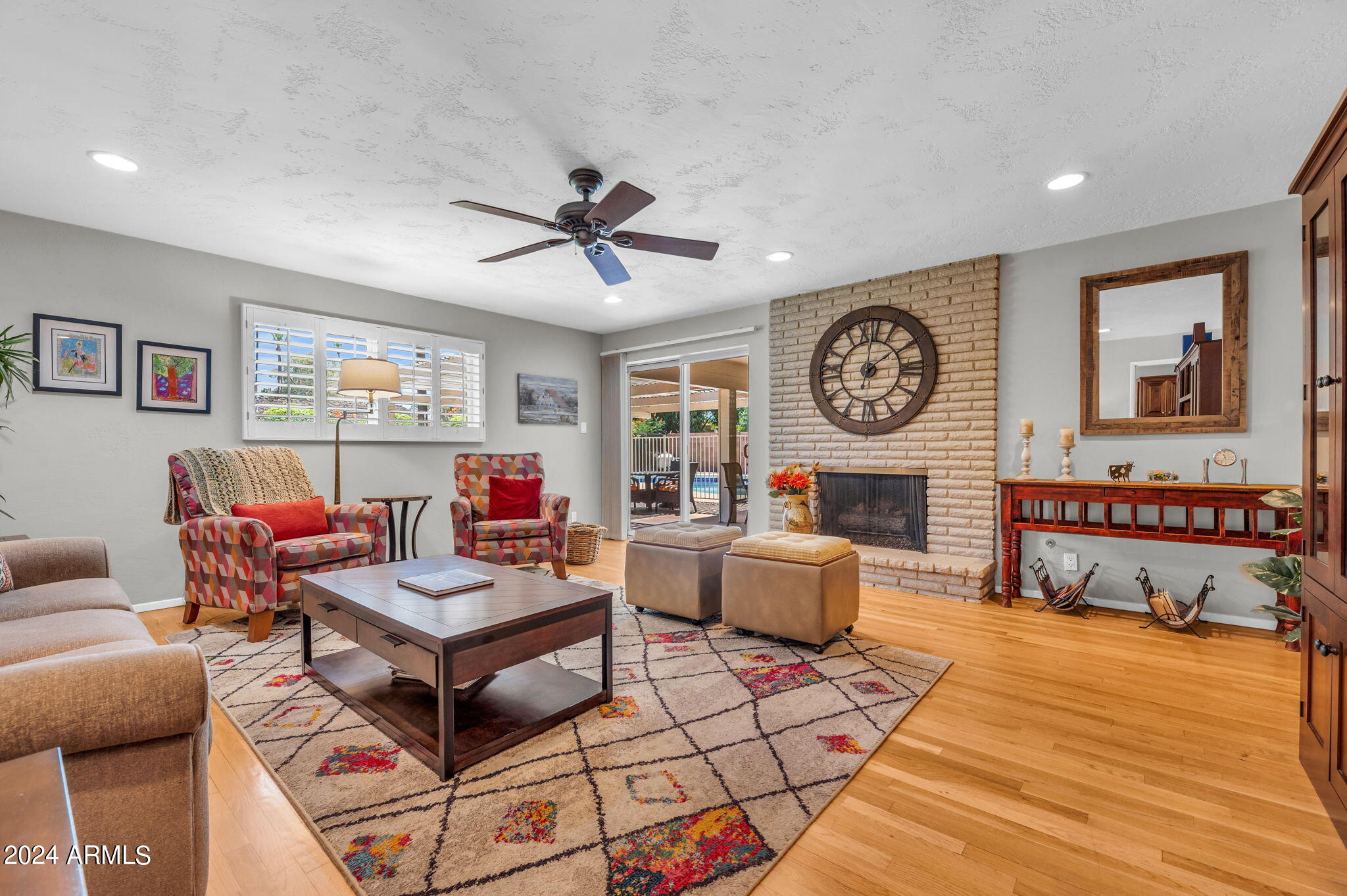 135 E NORTHERN Avenue