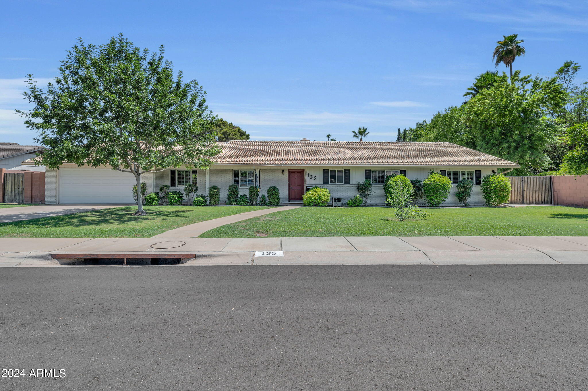 135 E NORTHERN Avenue