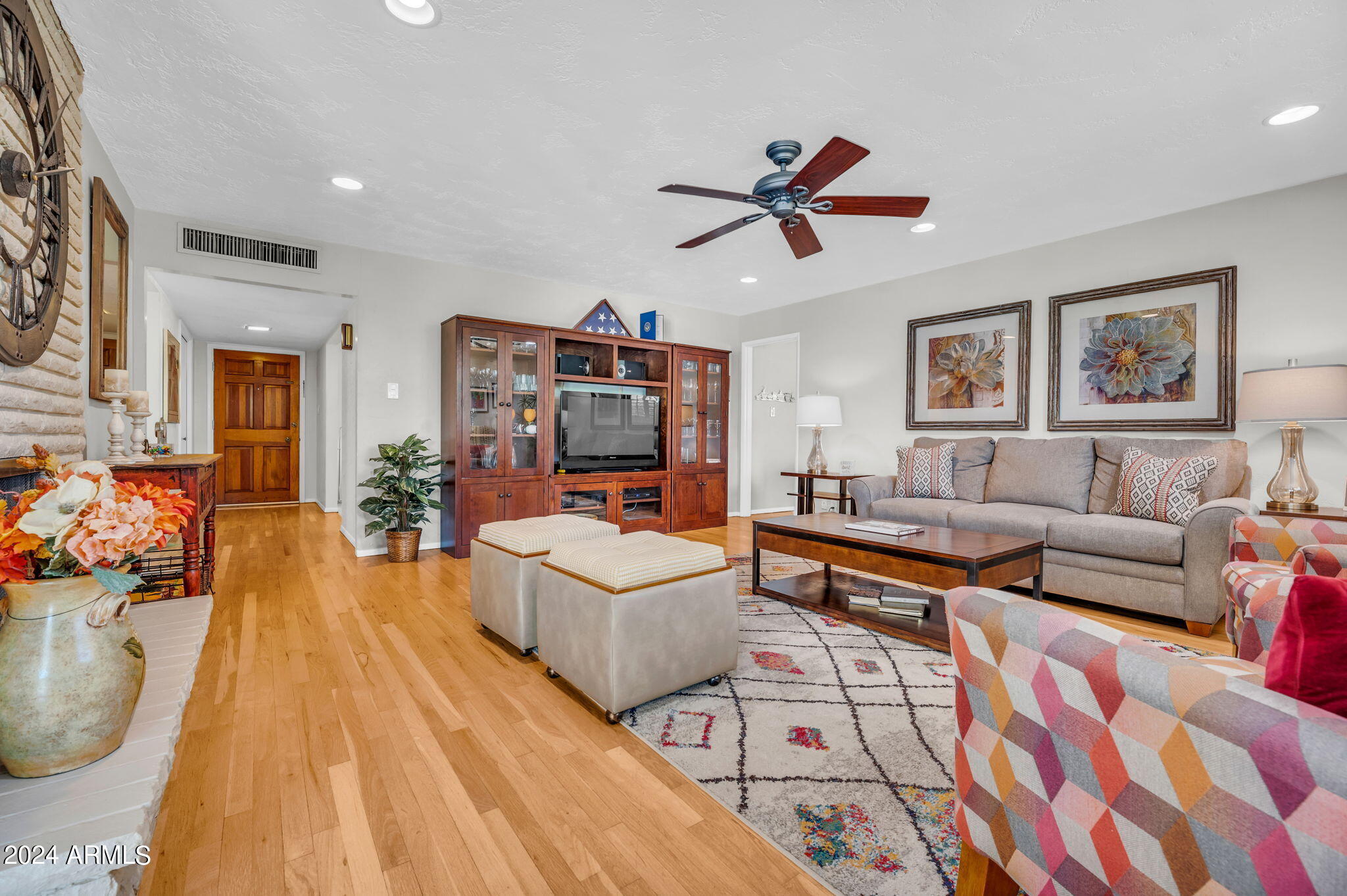 135 E NORTHERN Avenue