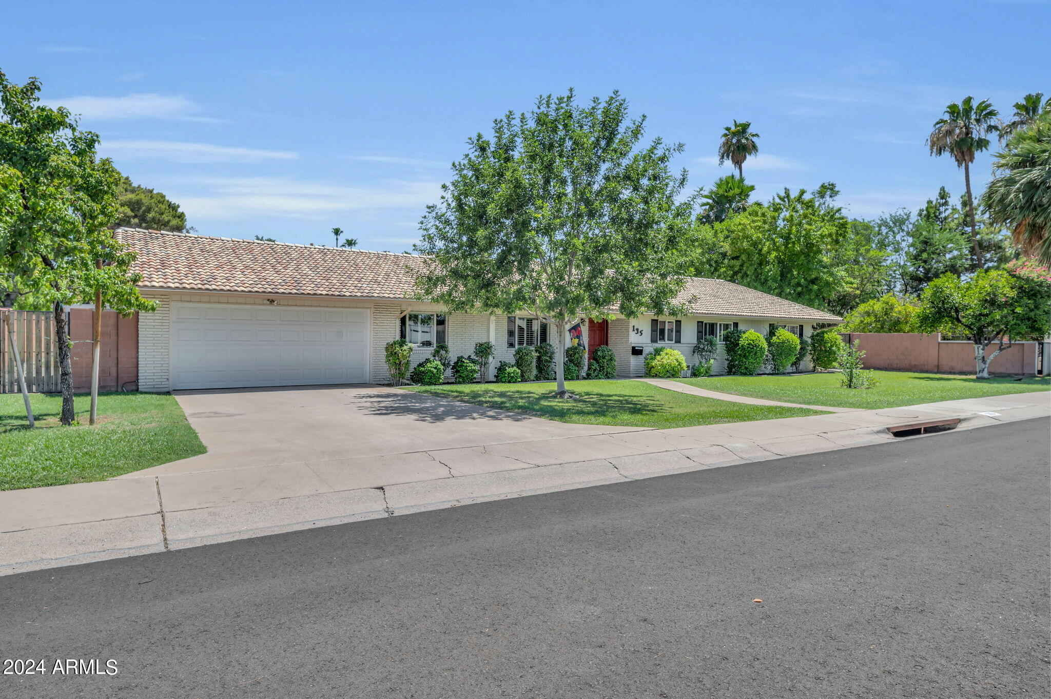 135 E NORTHERN Avenue