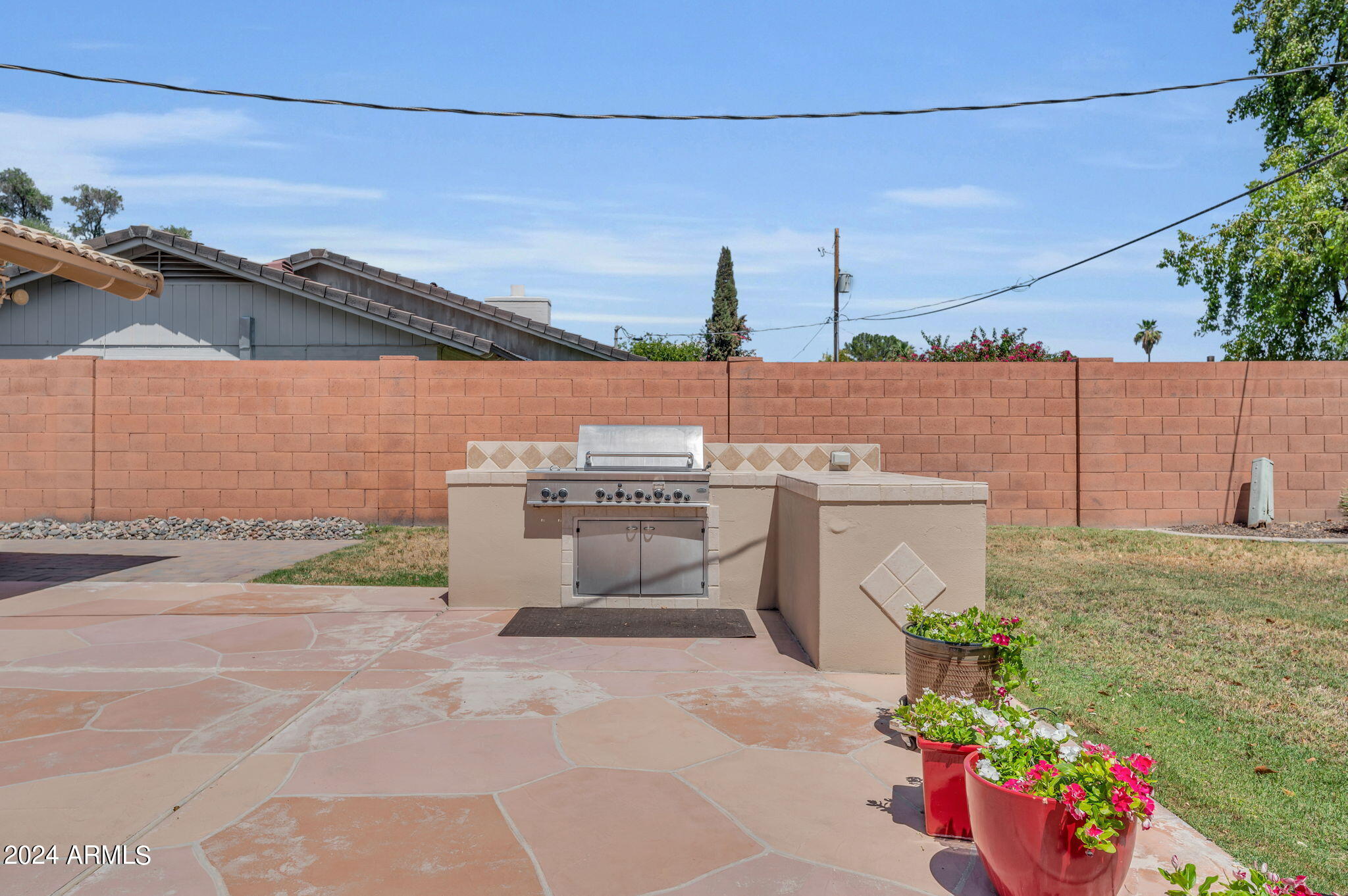 135 E NORTHERN Avenue