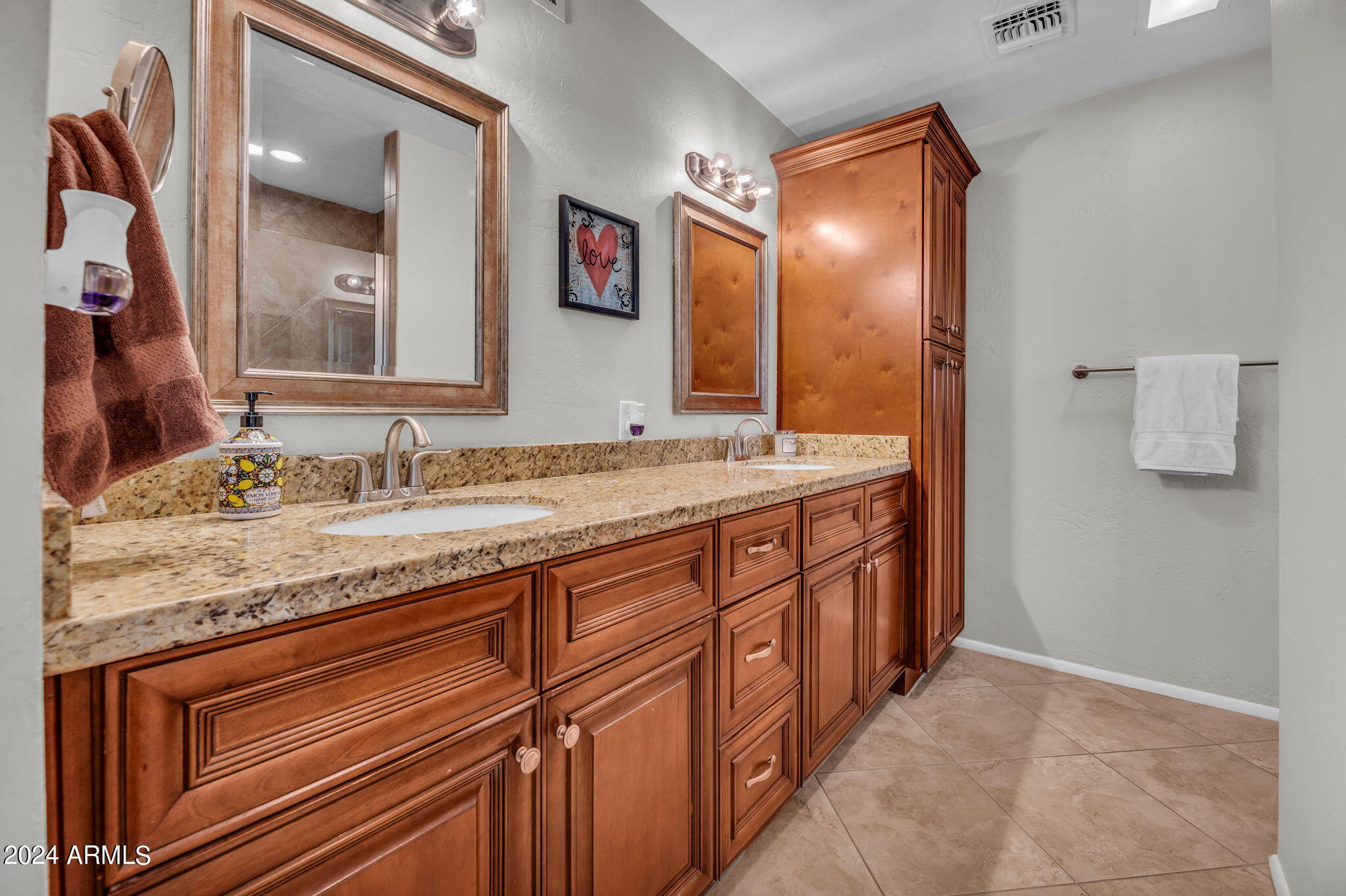 135 E NORTHERN Avenue