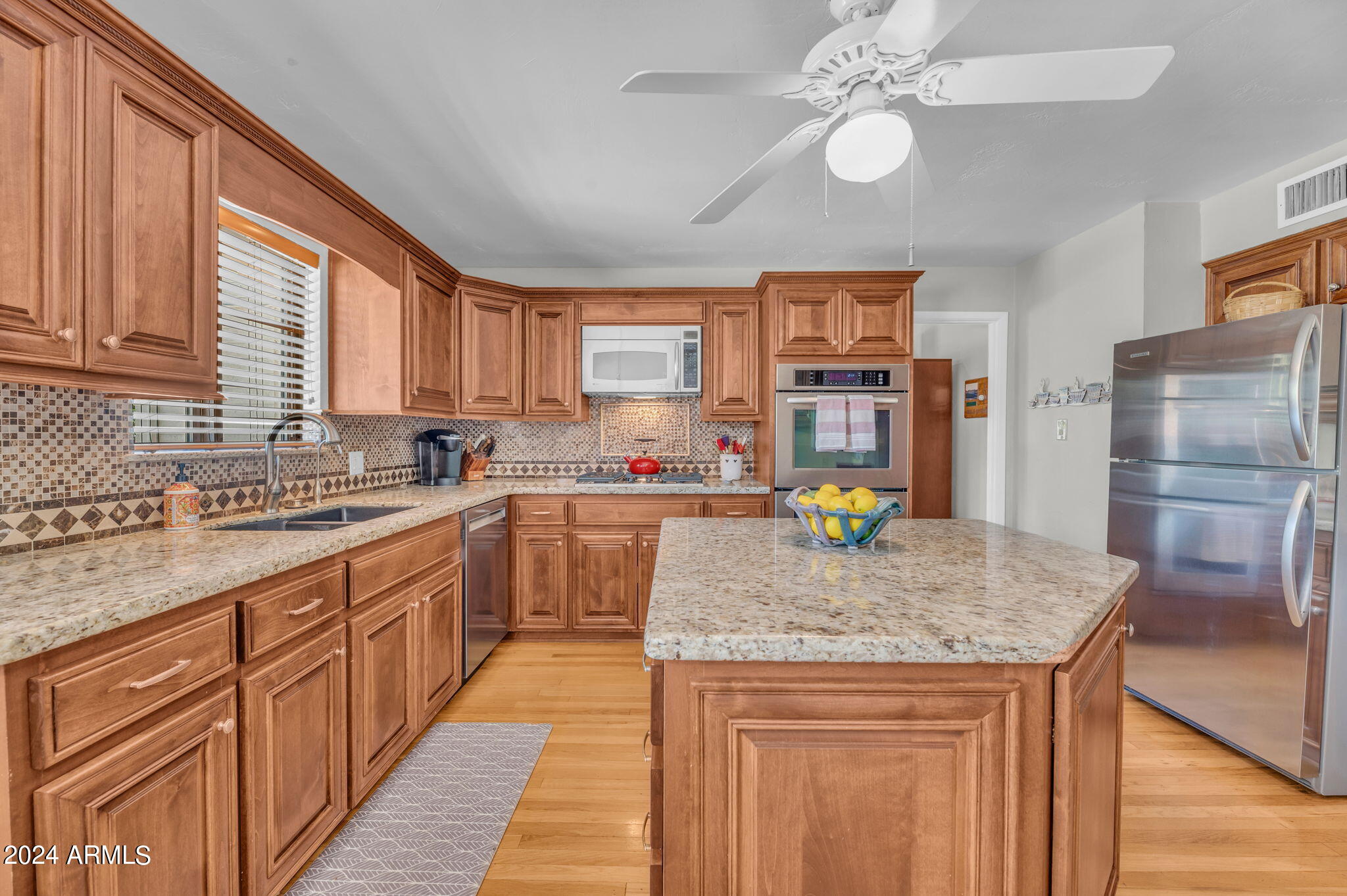 135 E NORTHERN Avenue