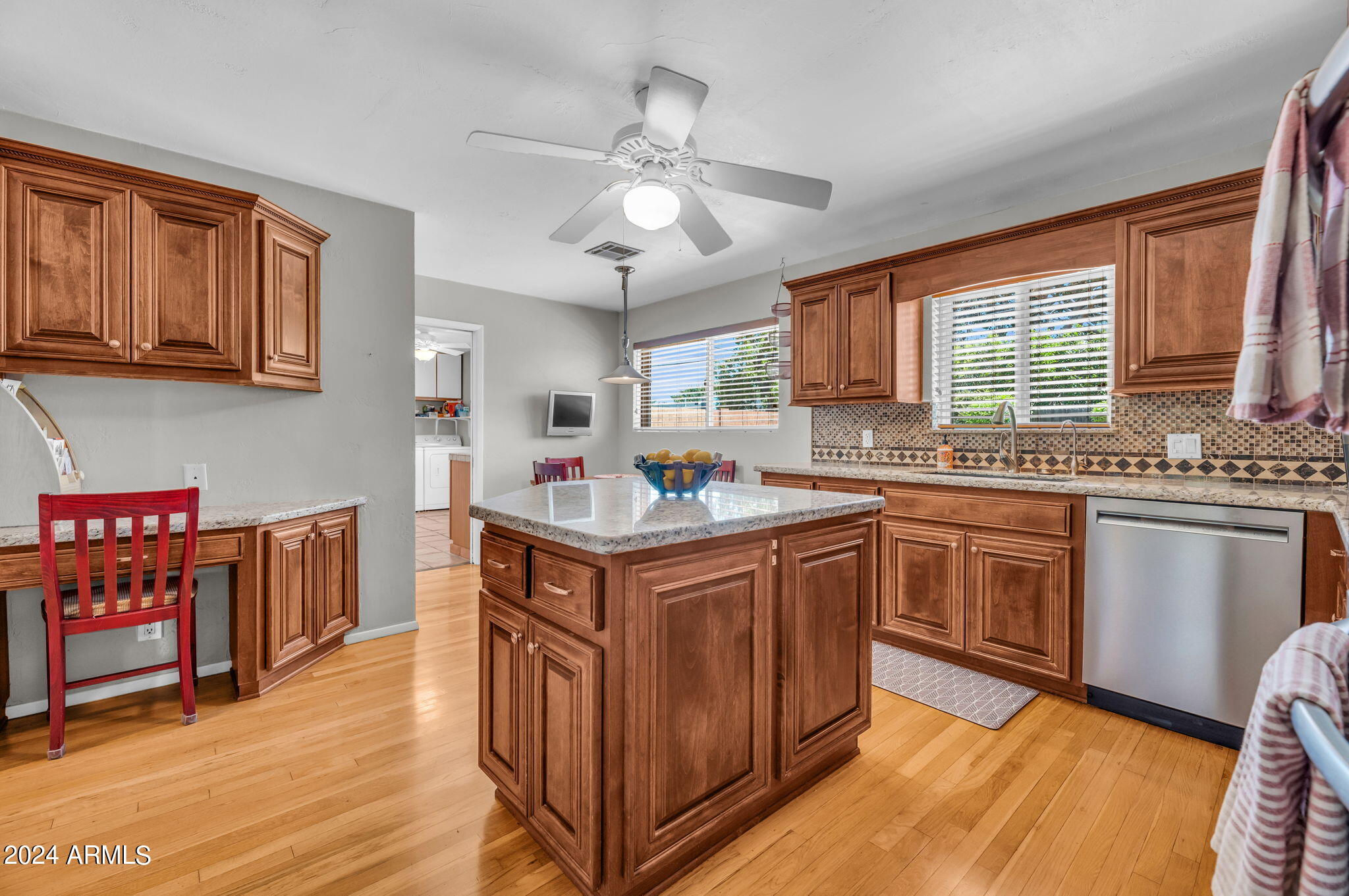 135 E NORTHERN Avenue