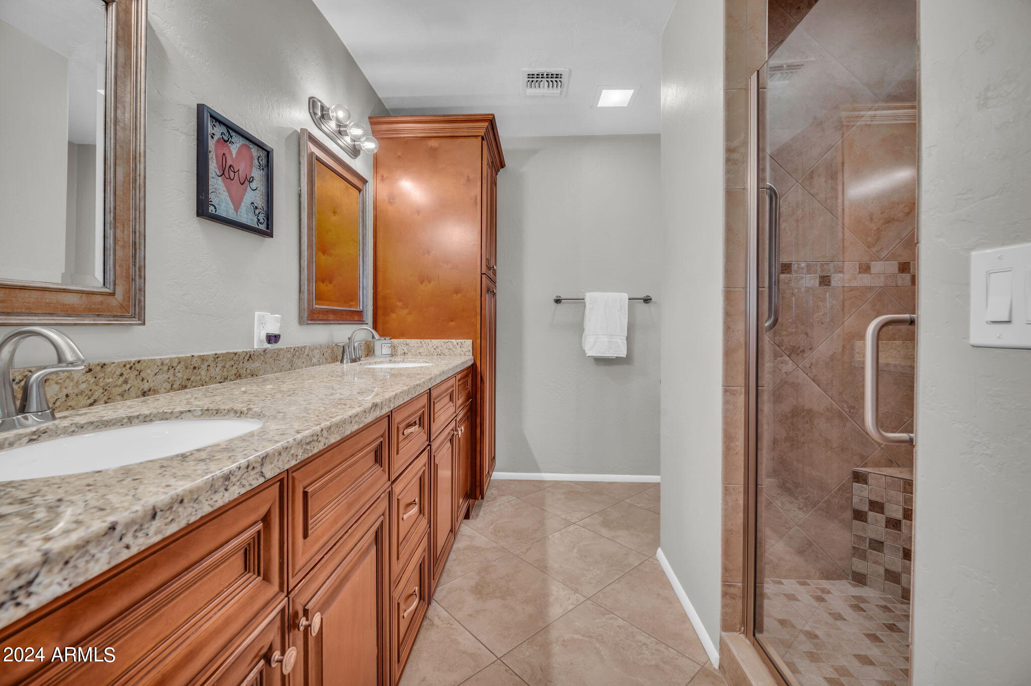 135 E NORTHERN Avenue