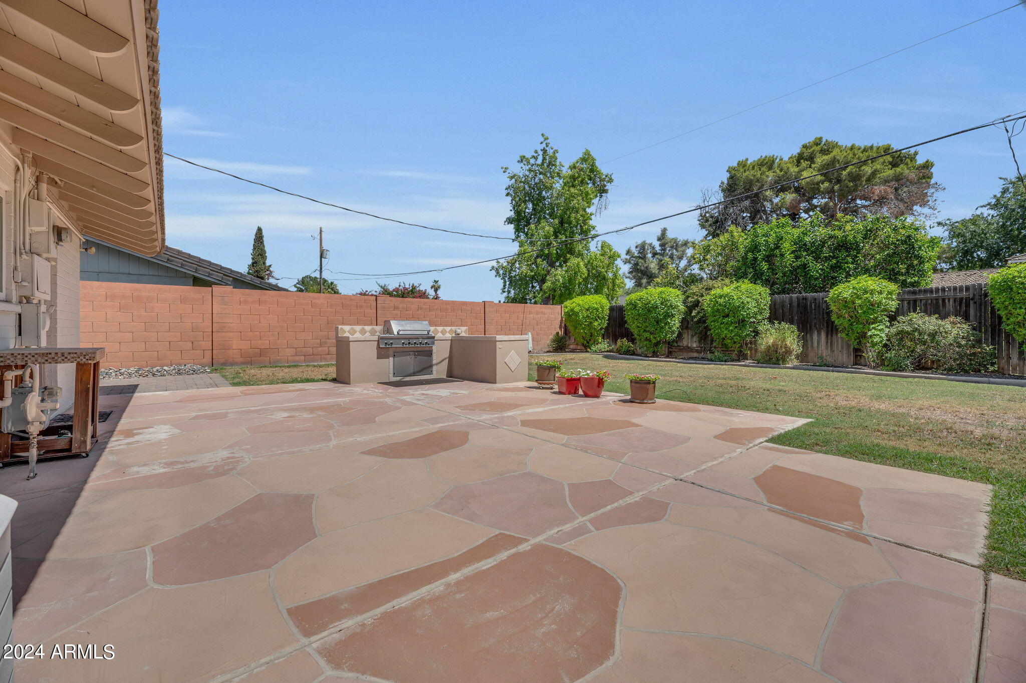 135 E NORTHERN Avenue