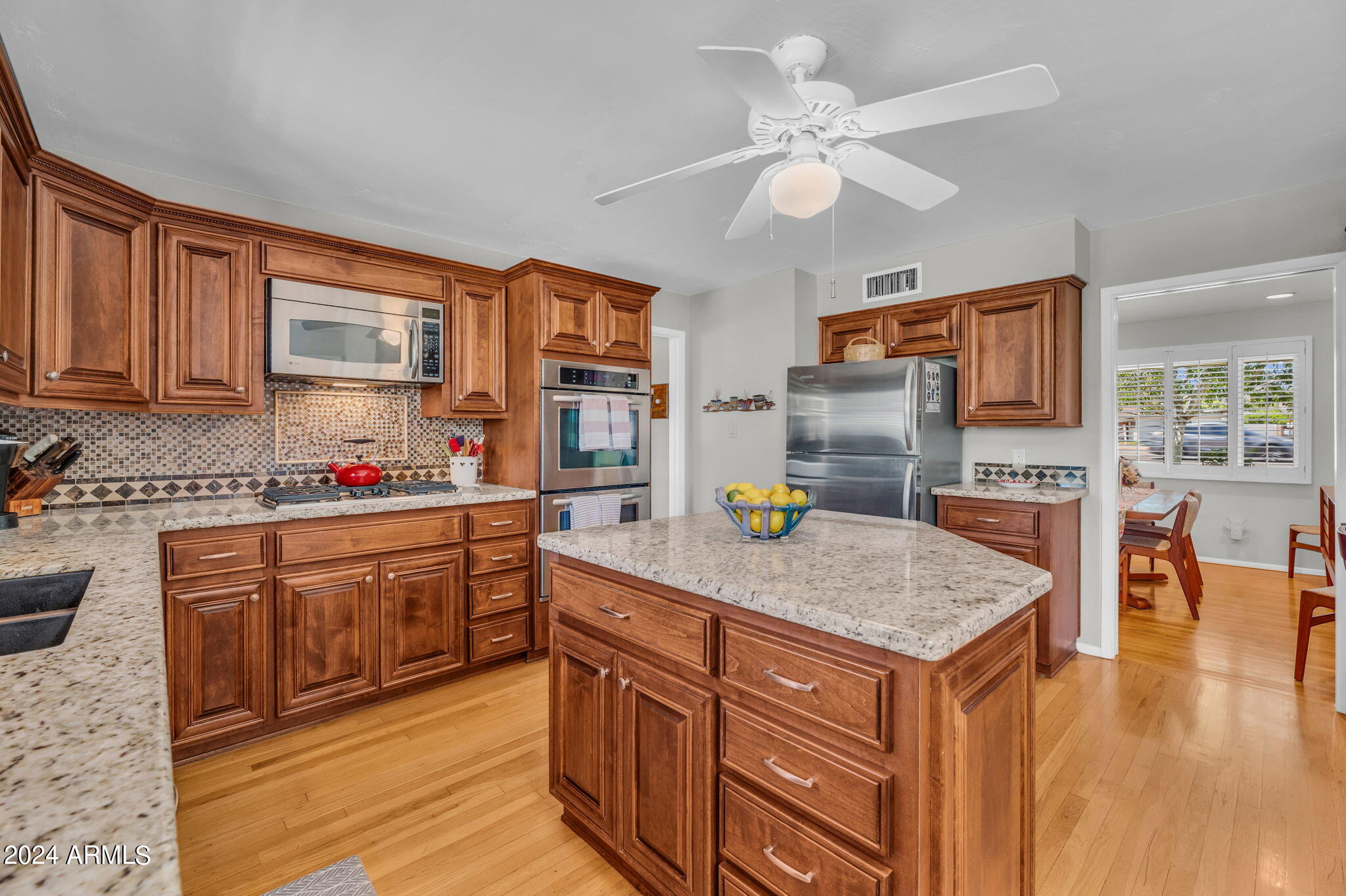 135 E NORTHERN Avenue