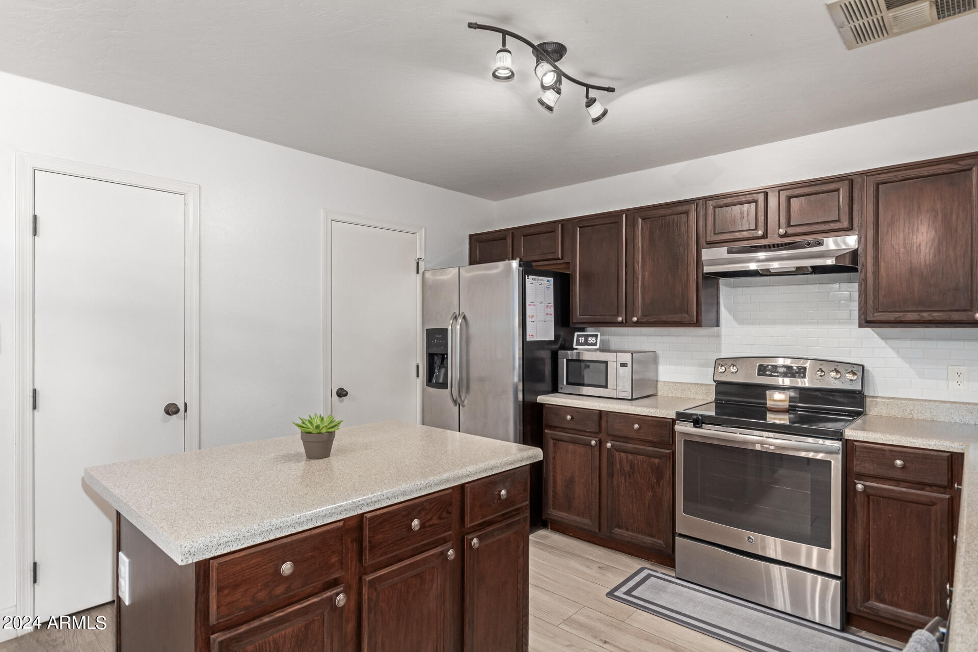 2124 N SAN VINCENTE Drive