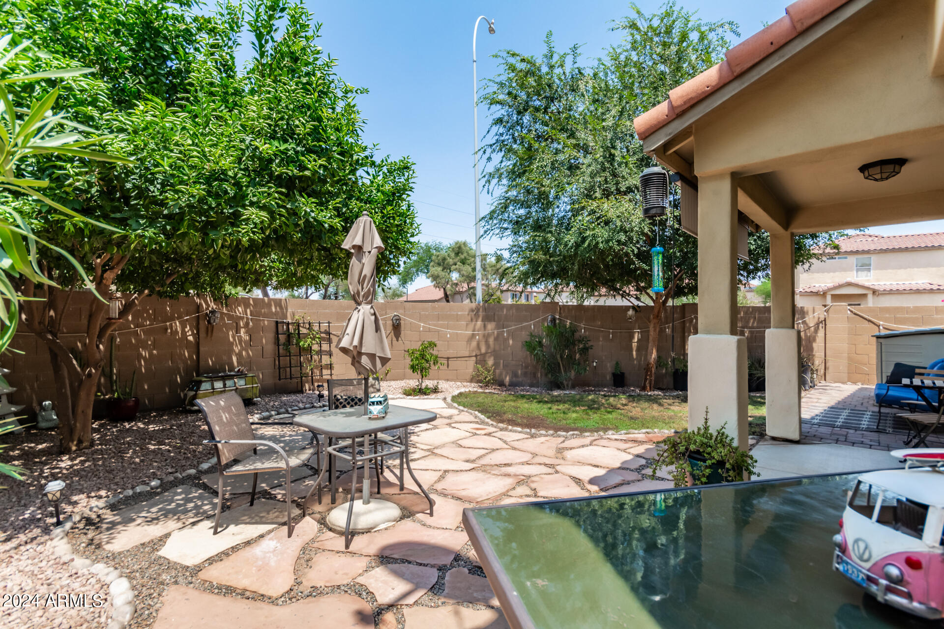 2124 N SAN VINCENTE Drive