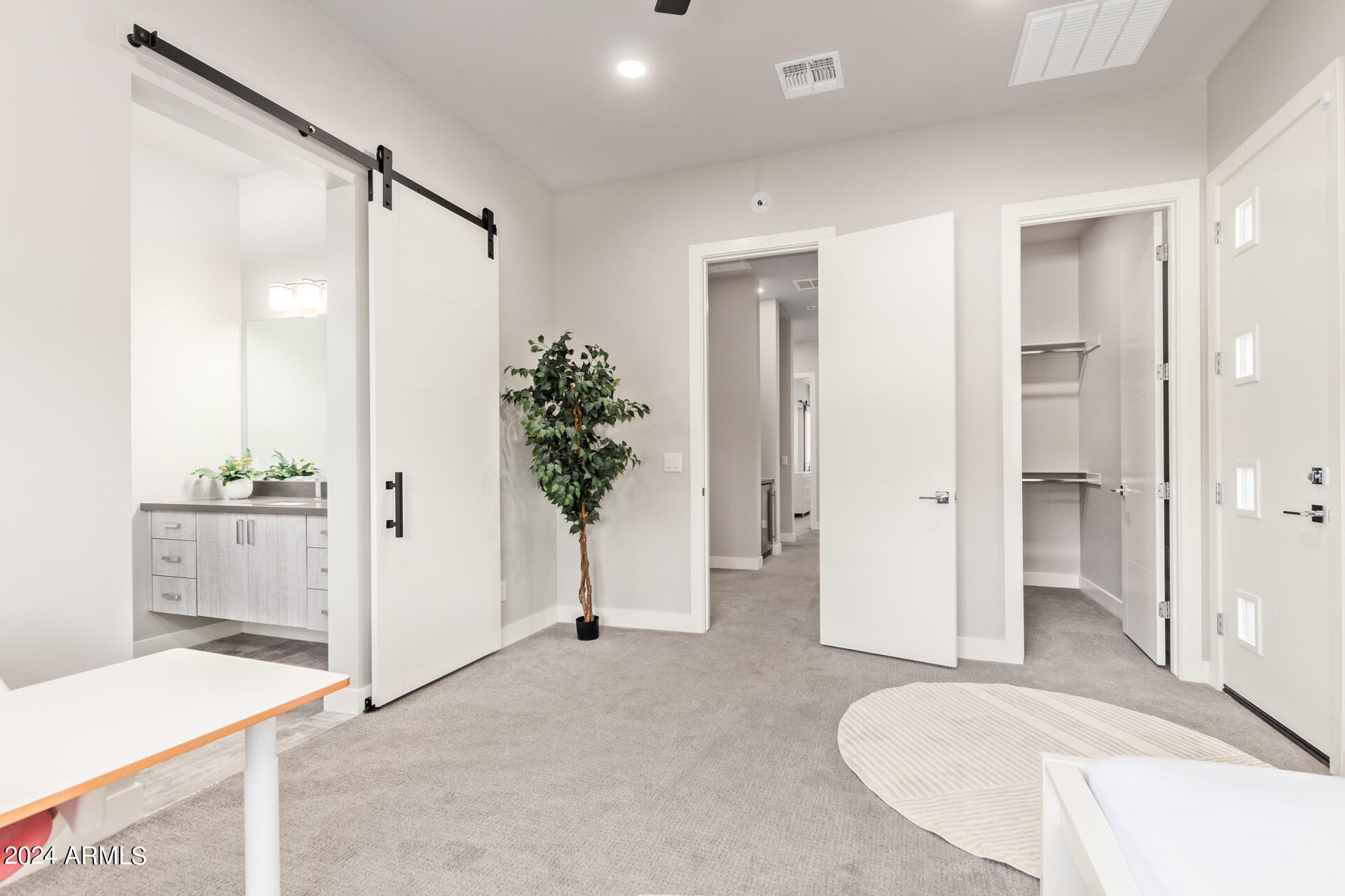 2645 E OSBORN Road # 1