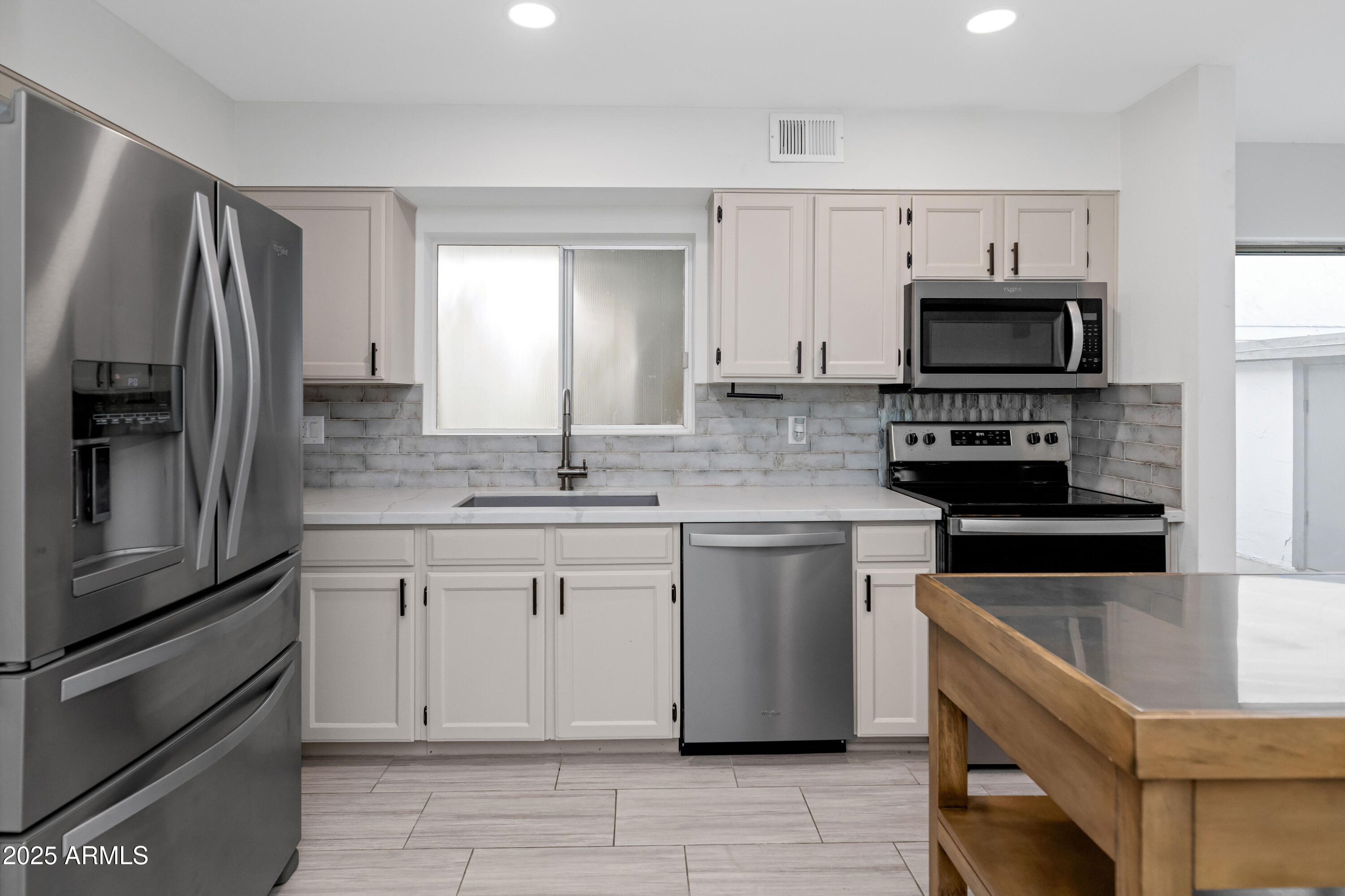 8562 E INDIAN SCHOOL Road Unit: E