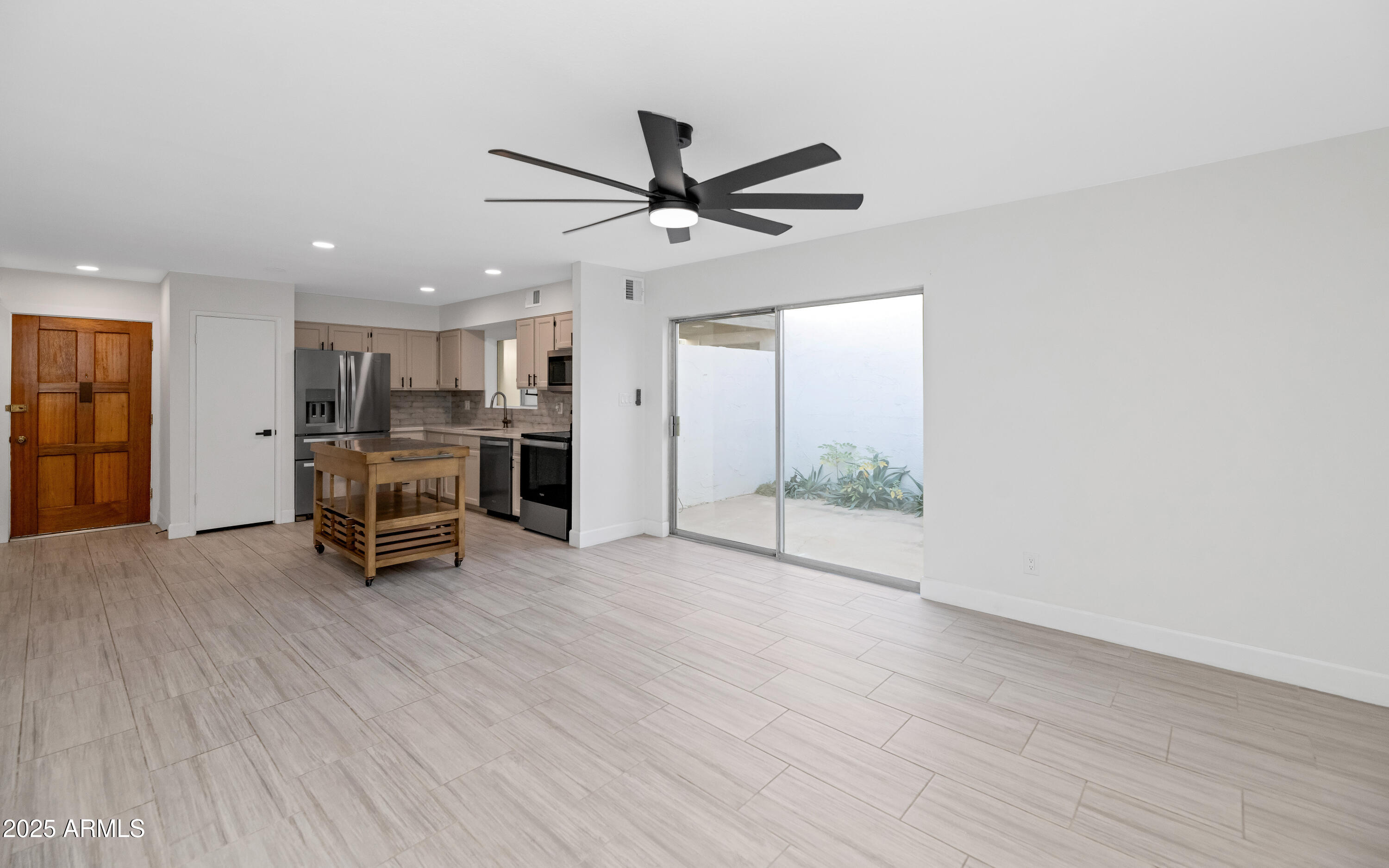 8562 E INDIAN SCHOOL Road Unit: E