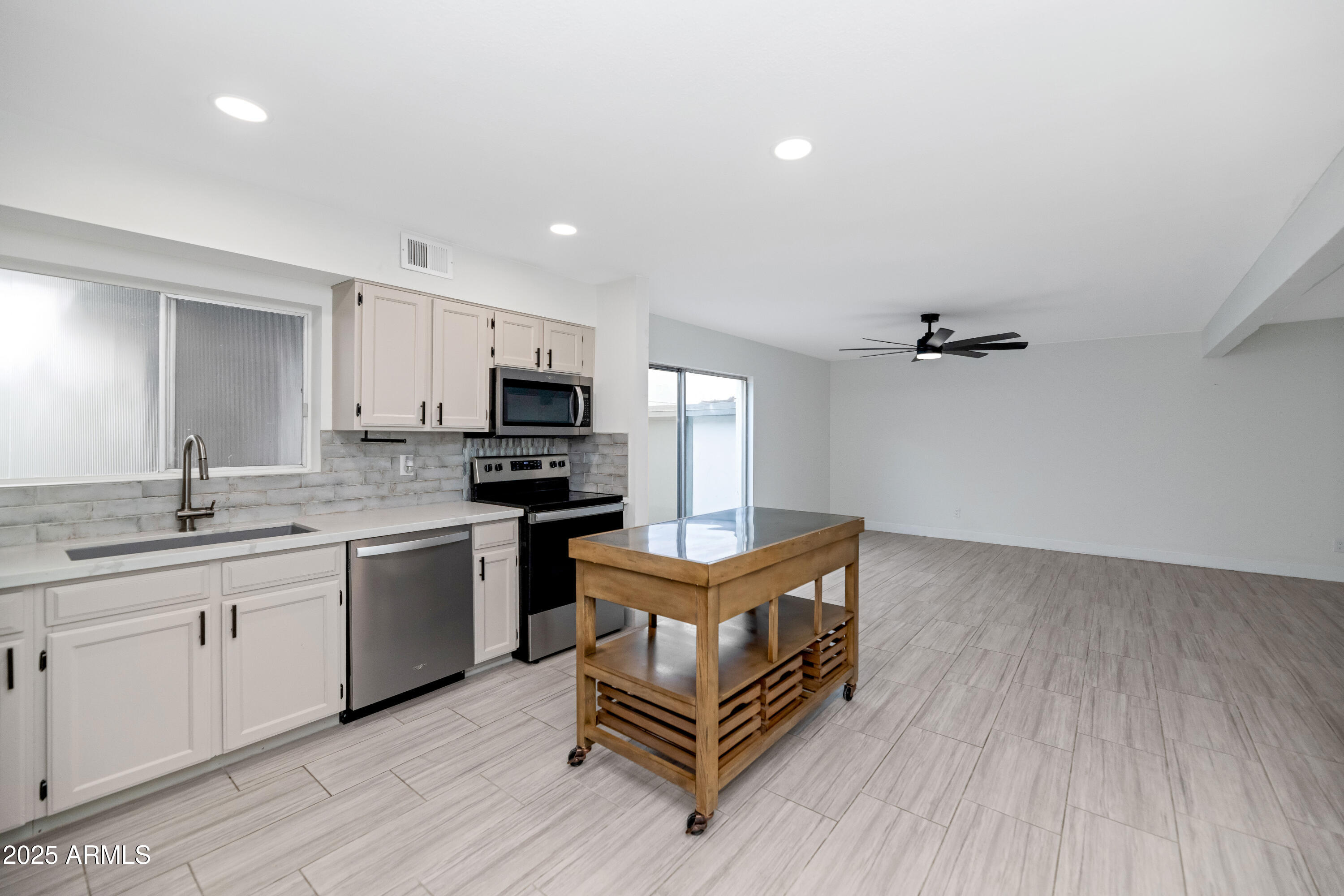 8562 E INDIAN SCHOOL Road Unit: E