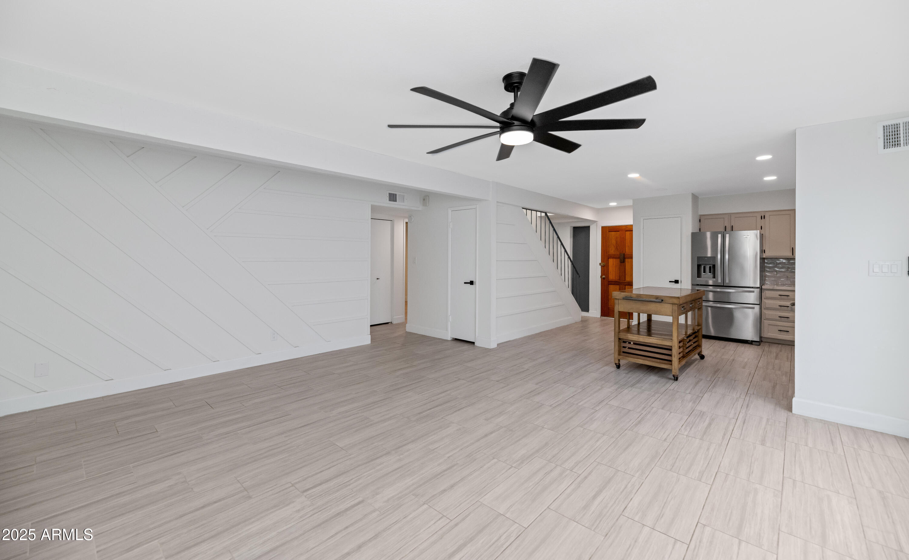 8562 E INDIAN SCHOOL Road Unit: E