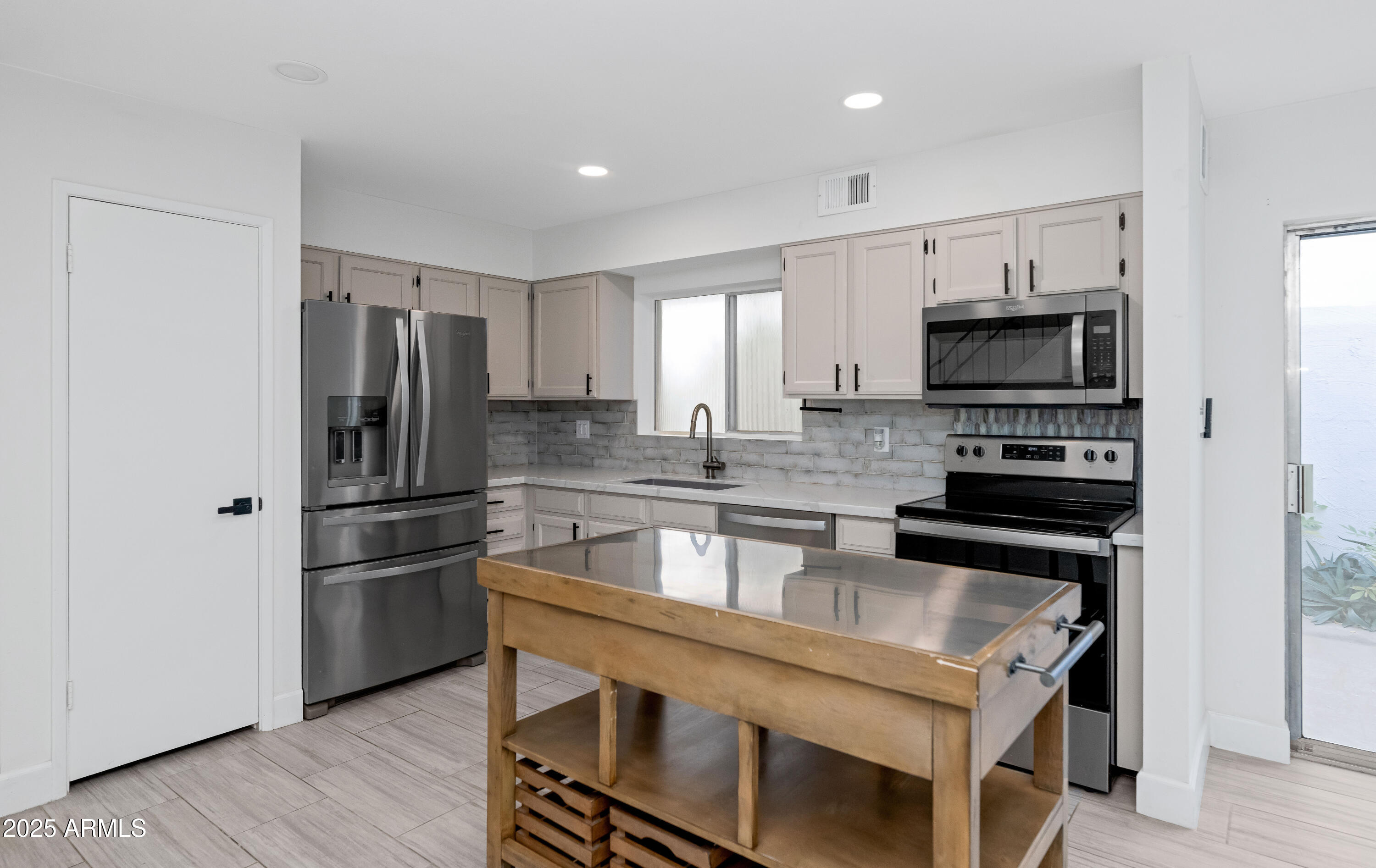 8562 E INDIAN SCHOOL Road Unit: E