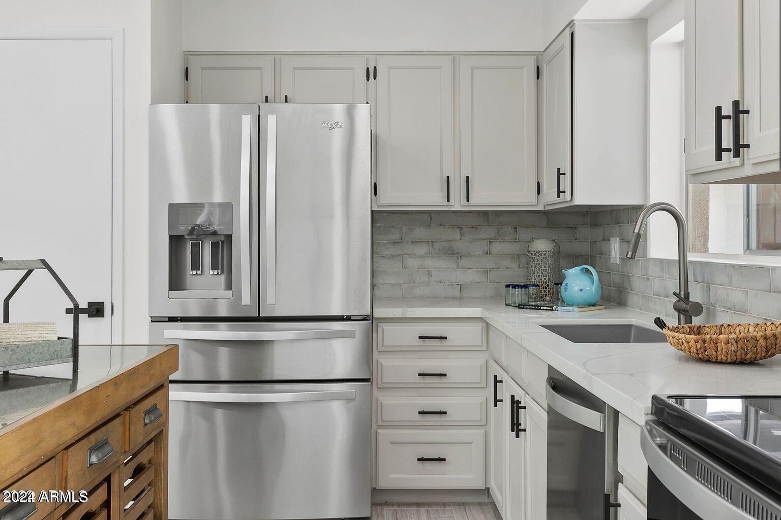 8562 E INDIAN SCHOOL Road Unit: E