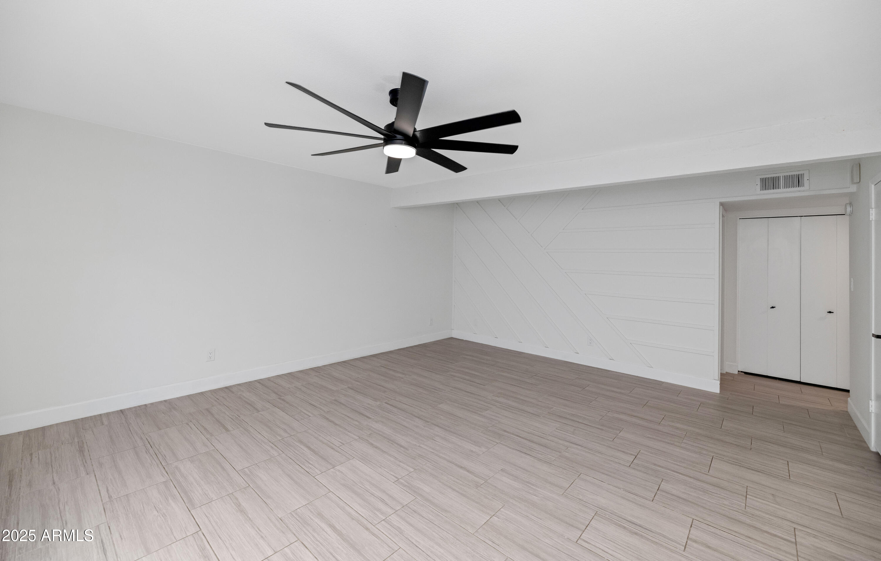 8562 E INDIAN SCHOOL Road Unit: E