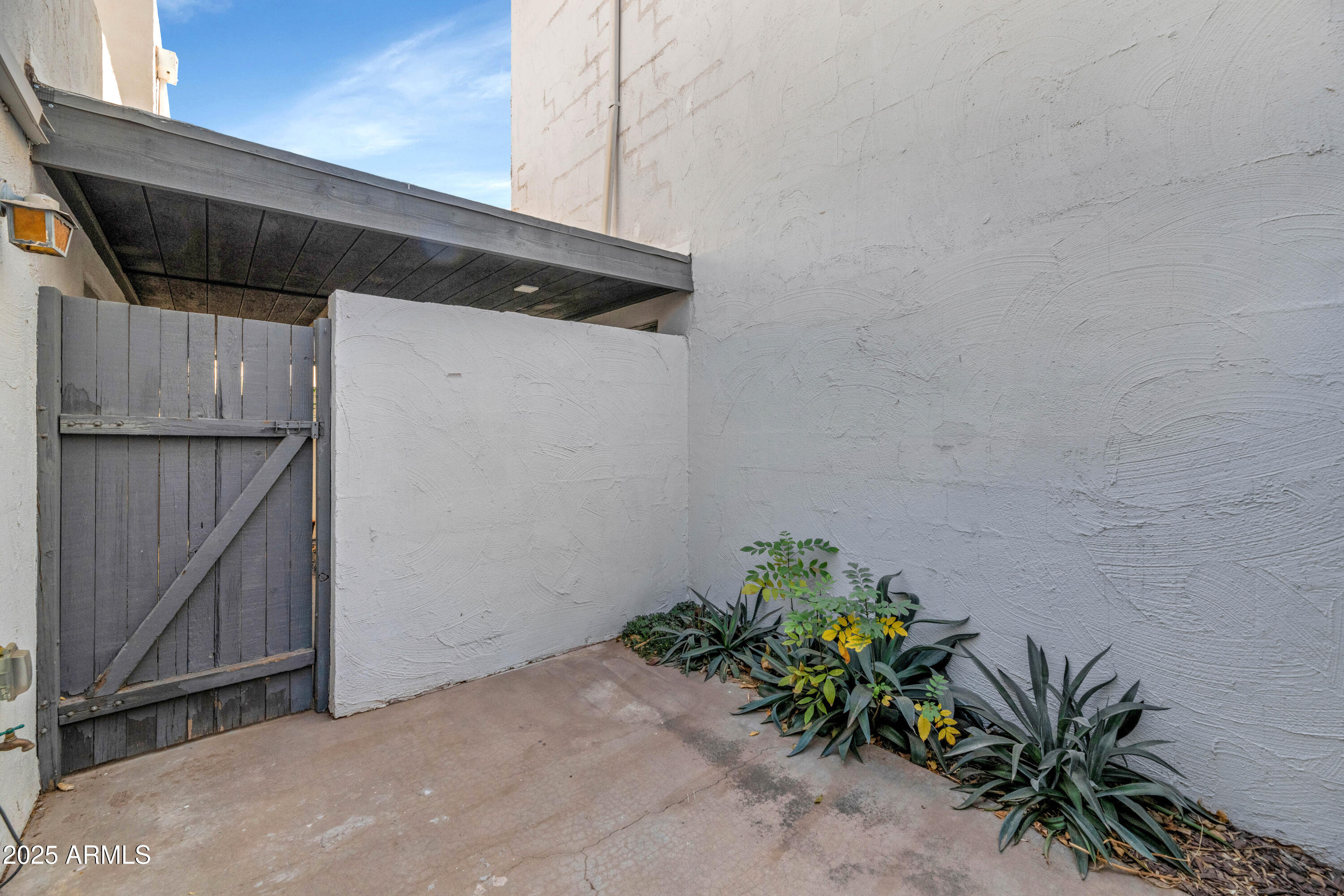 8562 E INDIAN SCHOOL Road Unit: E