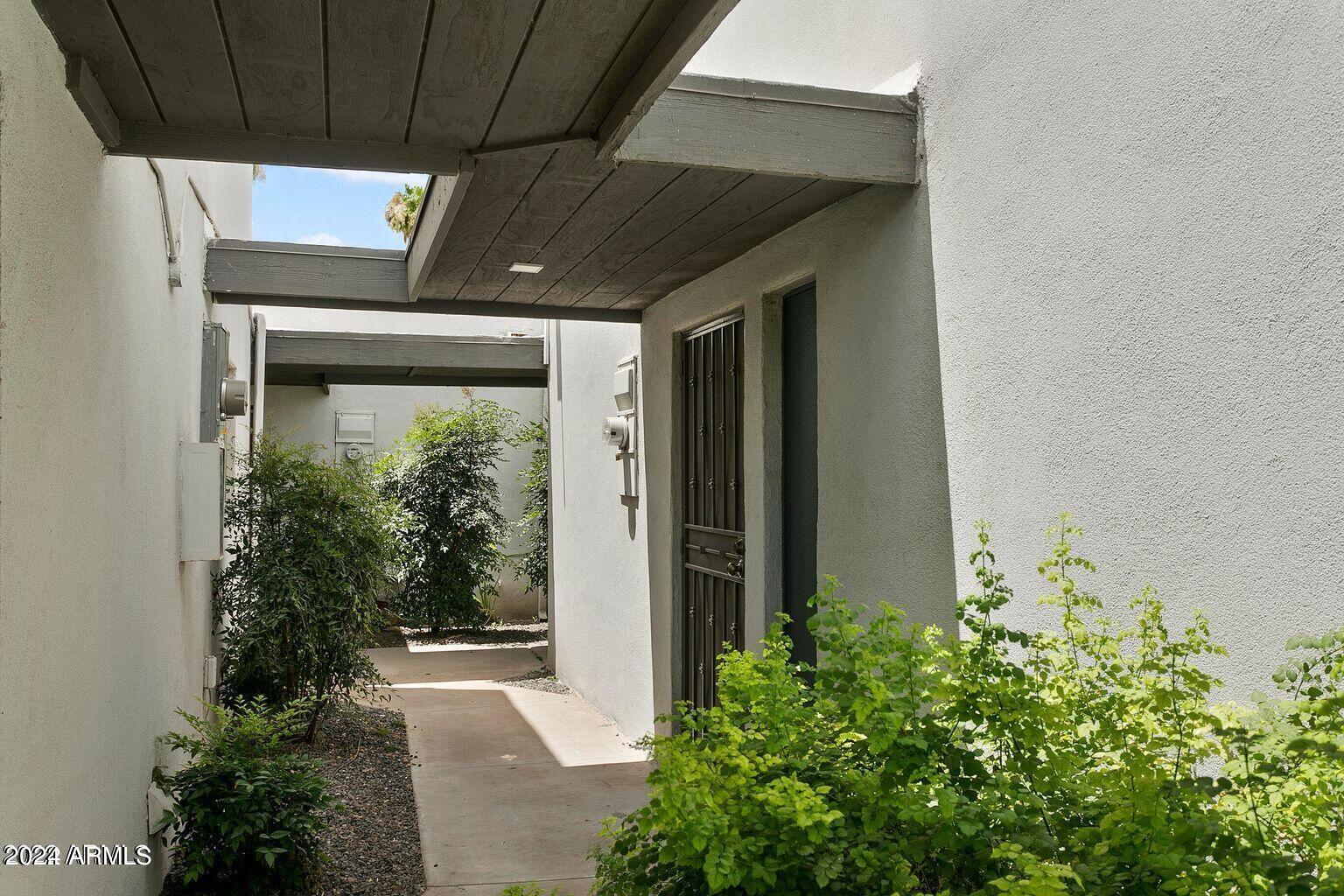 8562 E INDIAN SCHOOL Road Unit: E