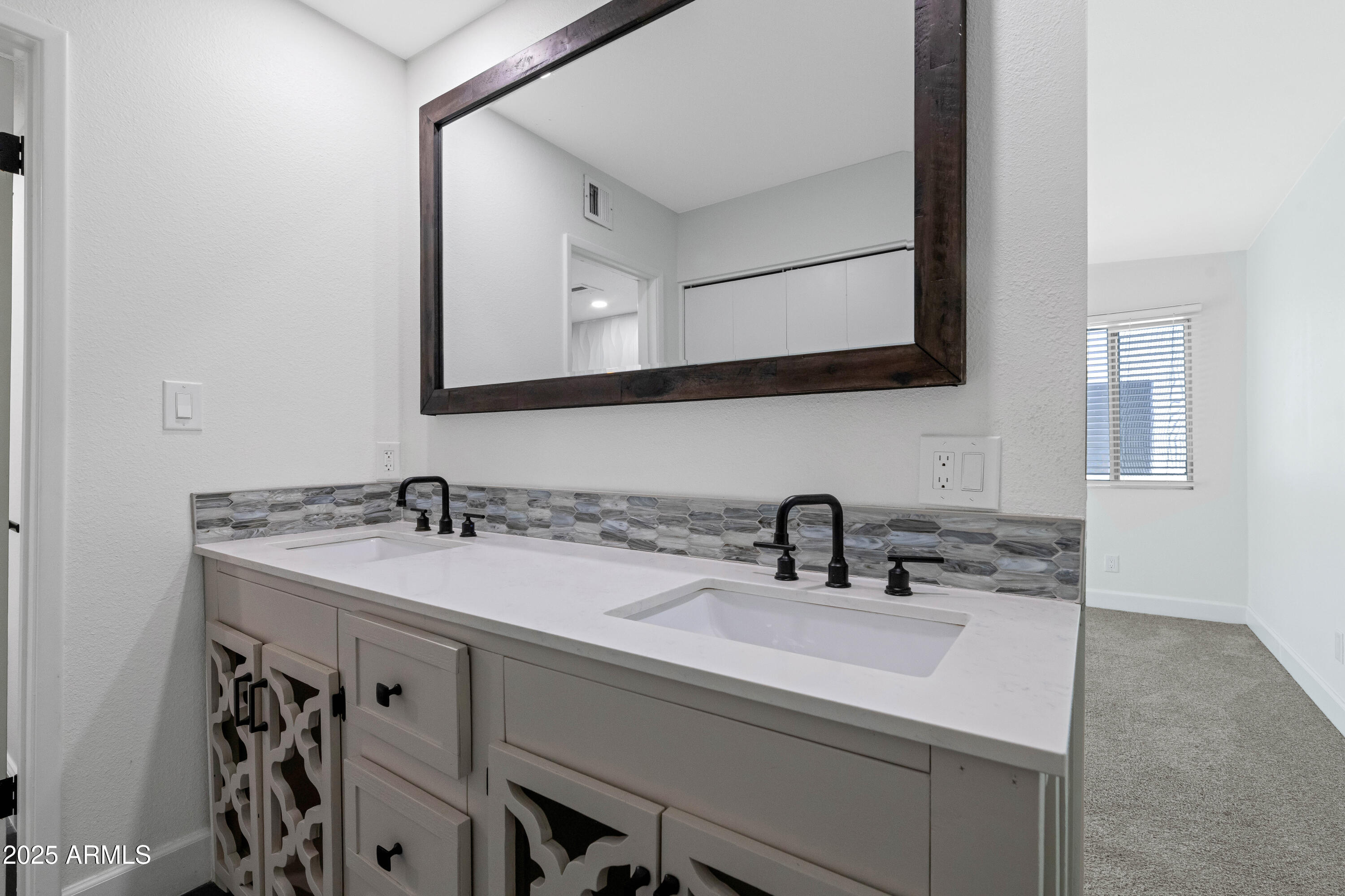 8562 E INDIAN SCHOOL Road Unit: E