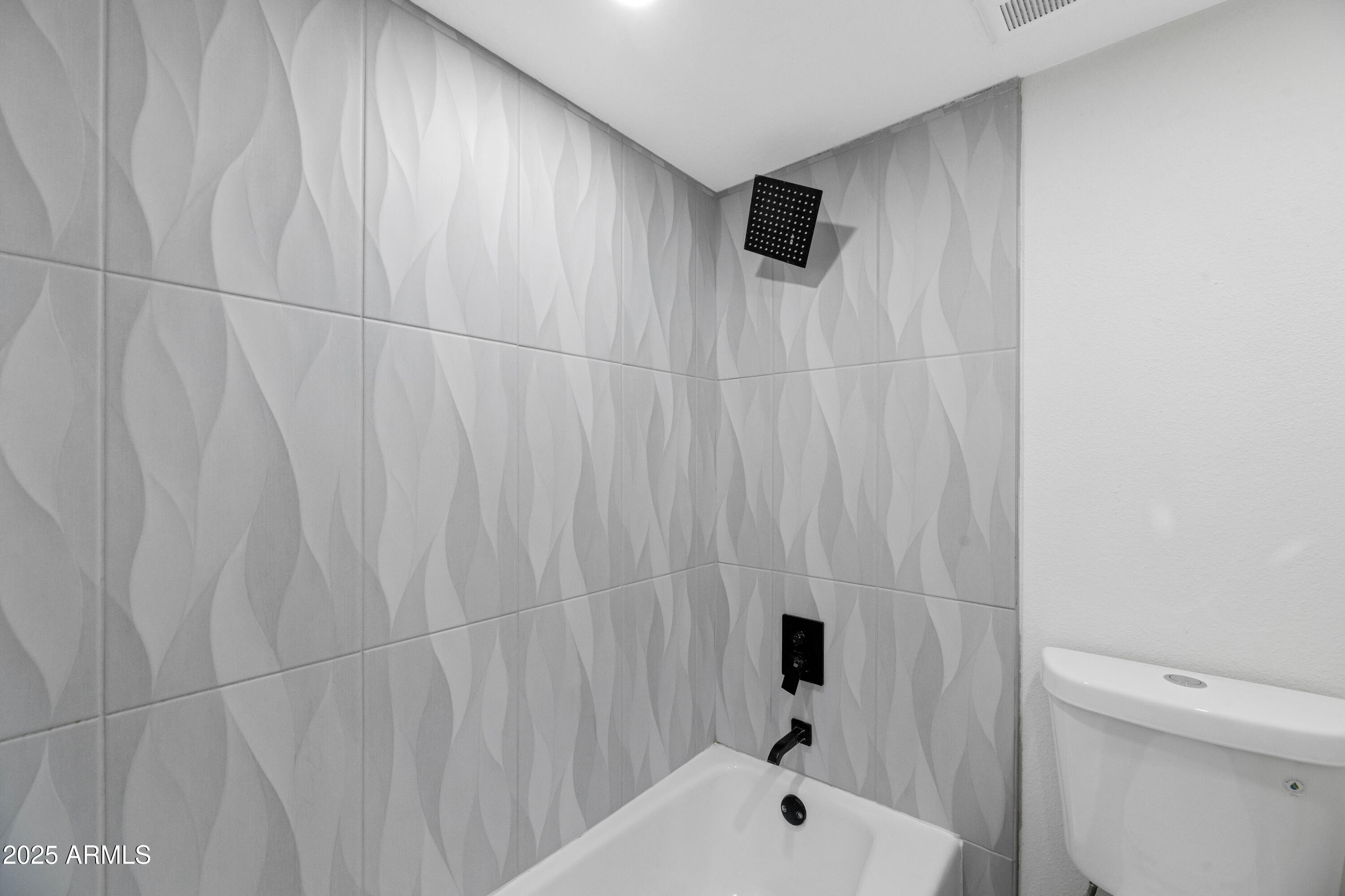 8562 E INDIAN SCHOOL Road Unit: E