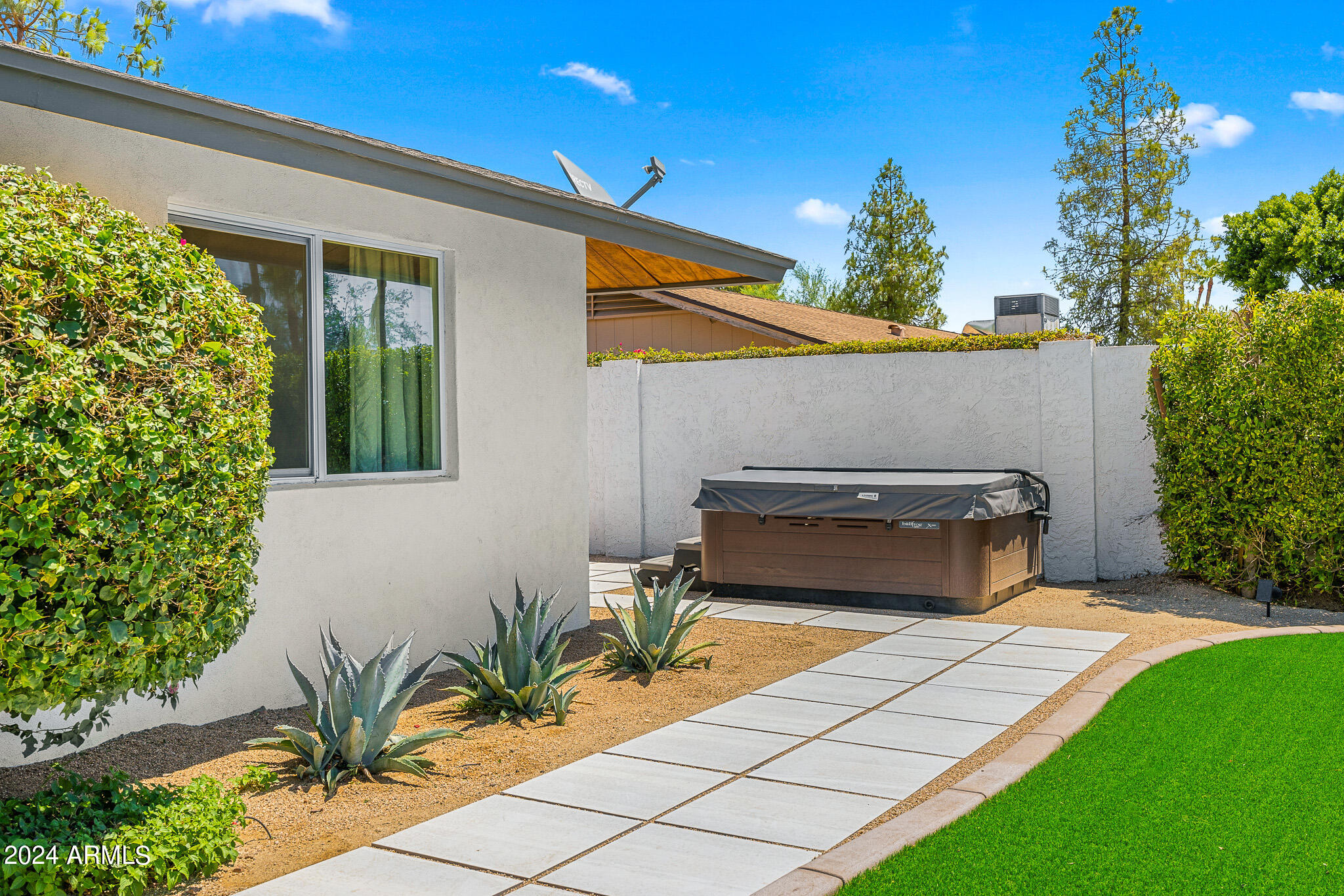 2501 E BERYL Avenue
