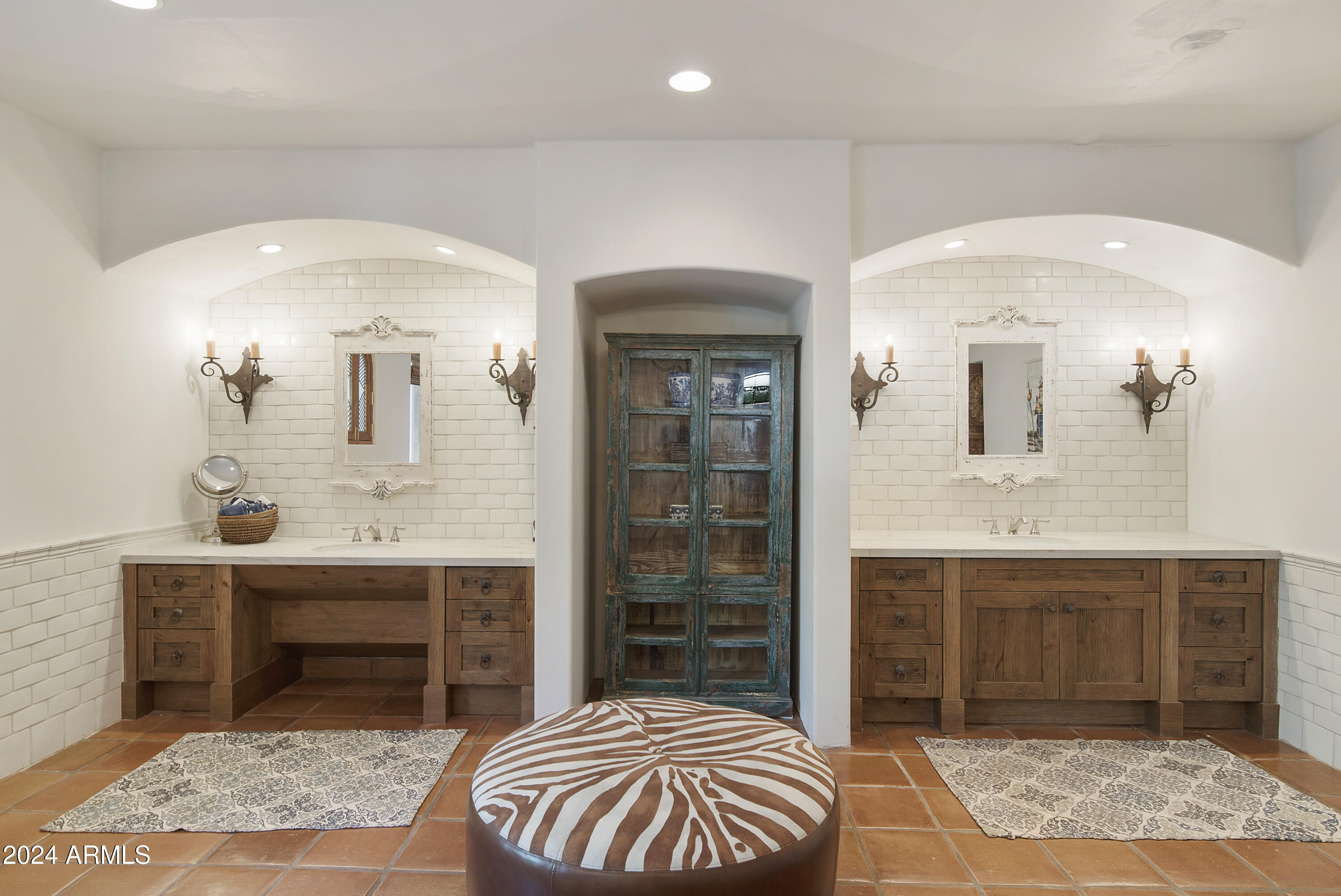 4754 E VALLEY VISTA Lane