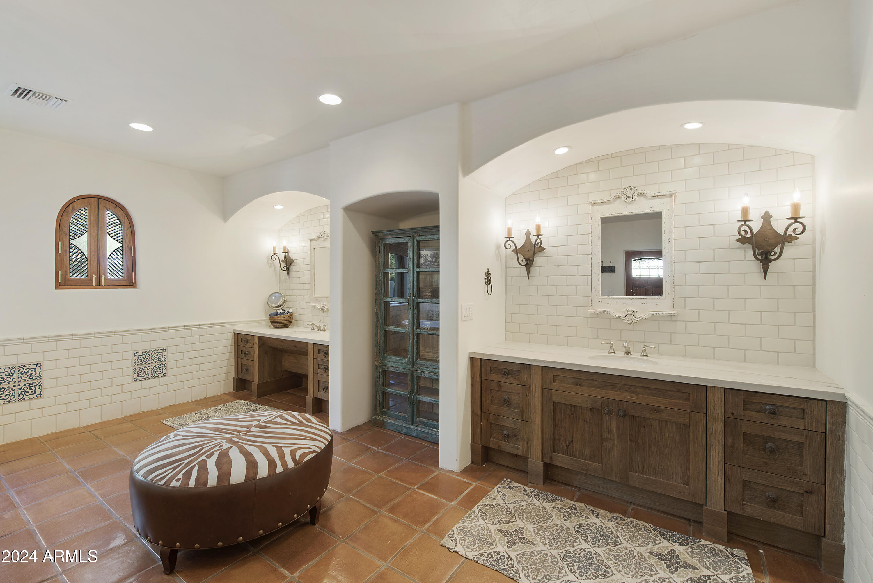 4754 E VALLEY VISTA Lane