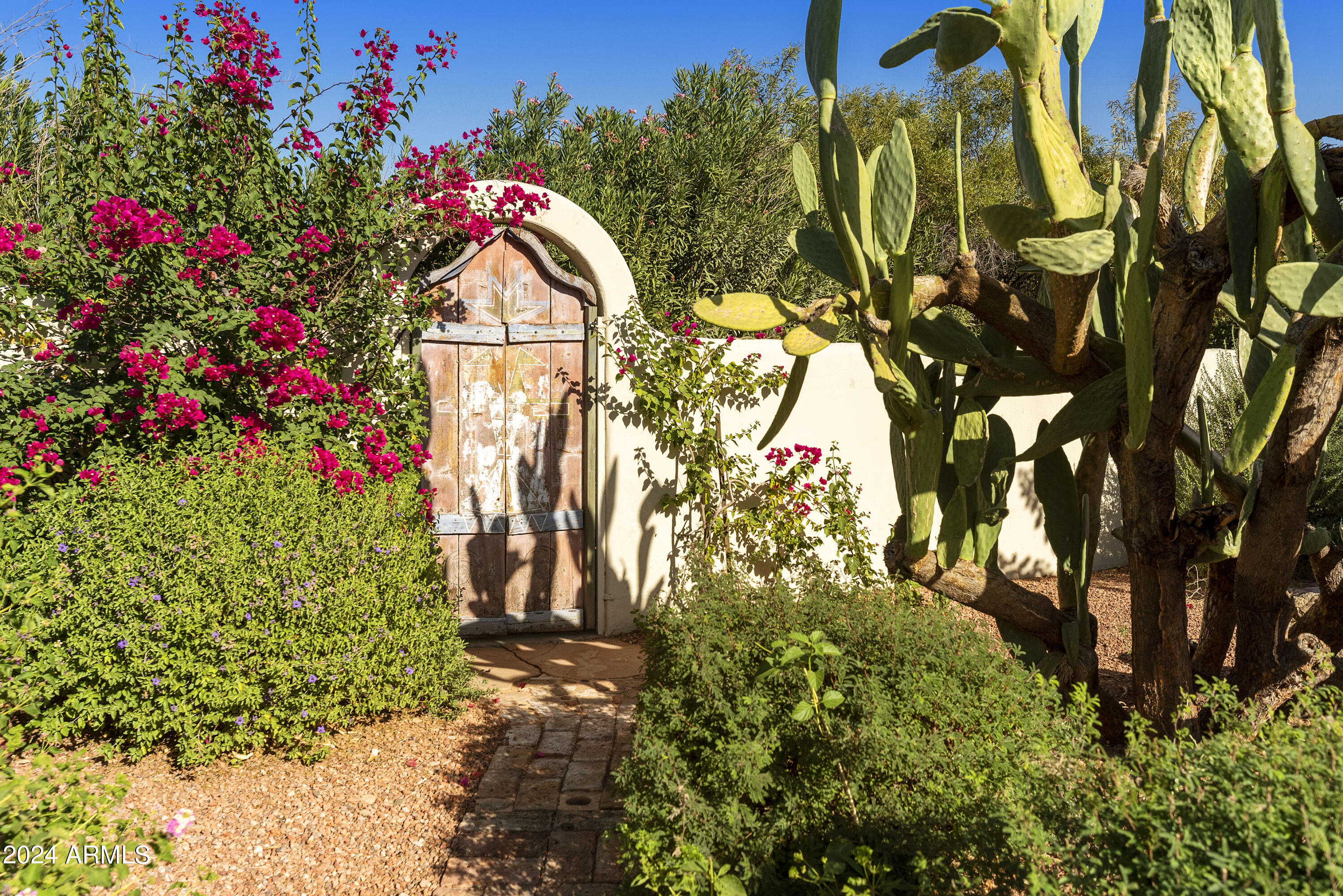 4754 E VALLEY VISTA Lane