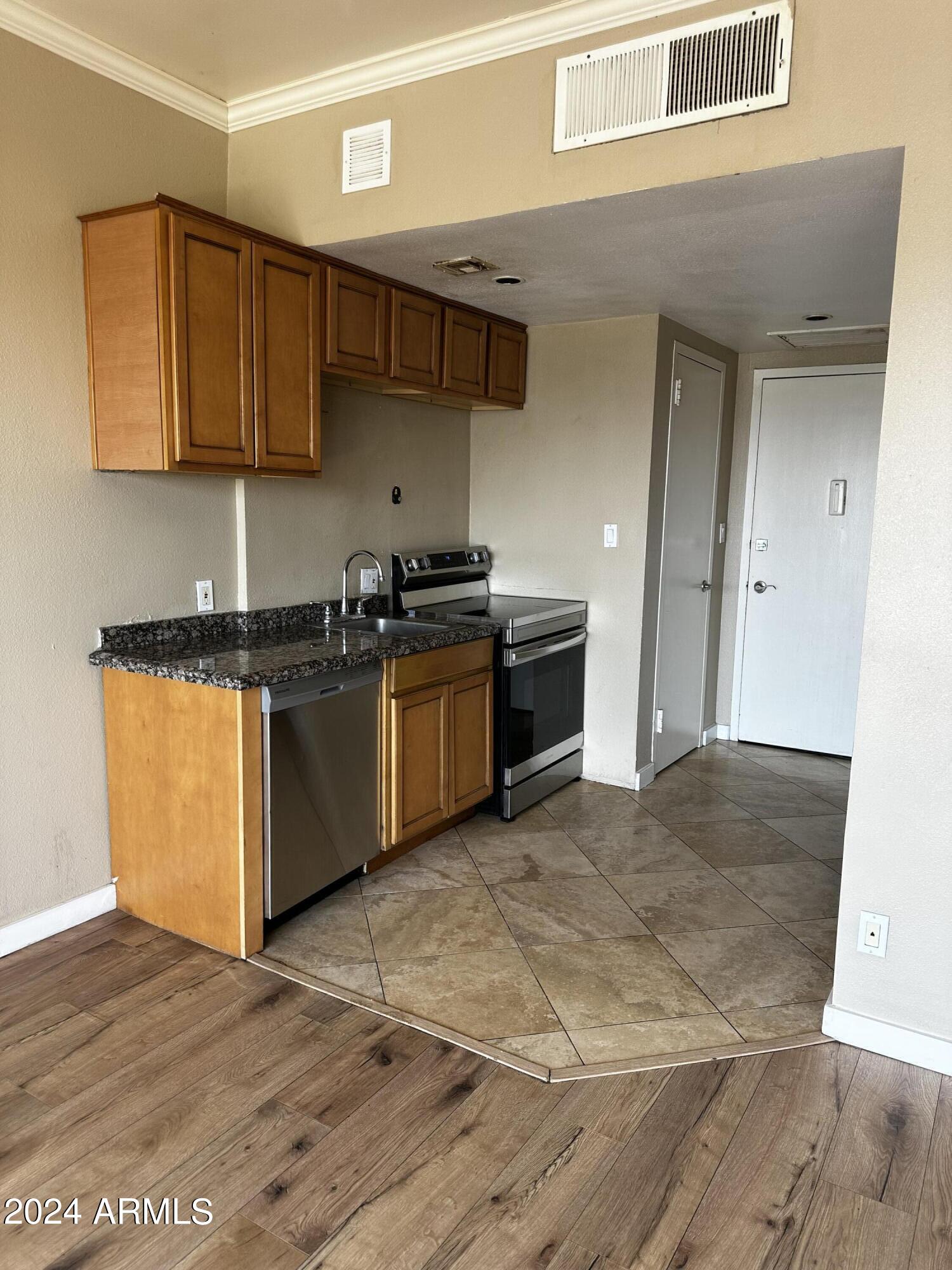 4750 N Central Avenue # 14E