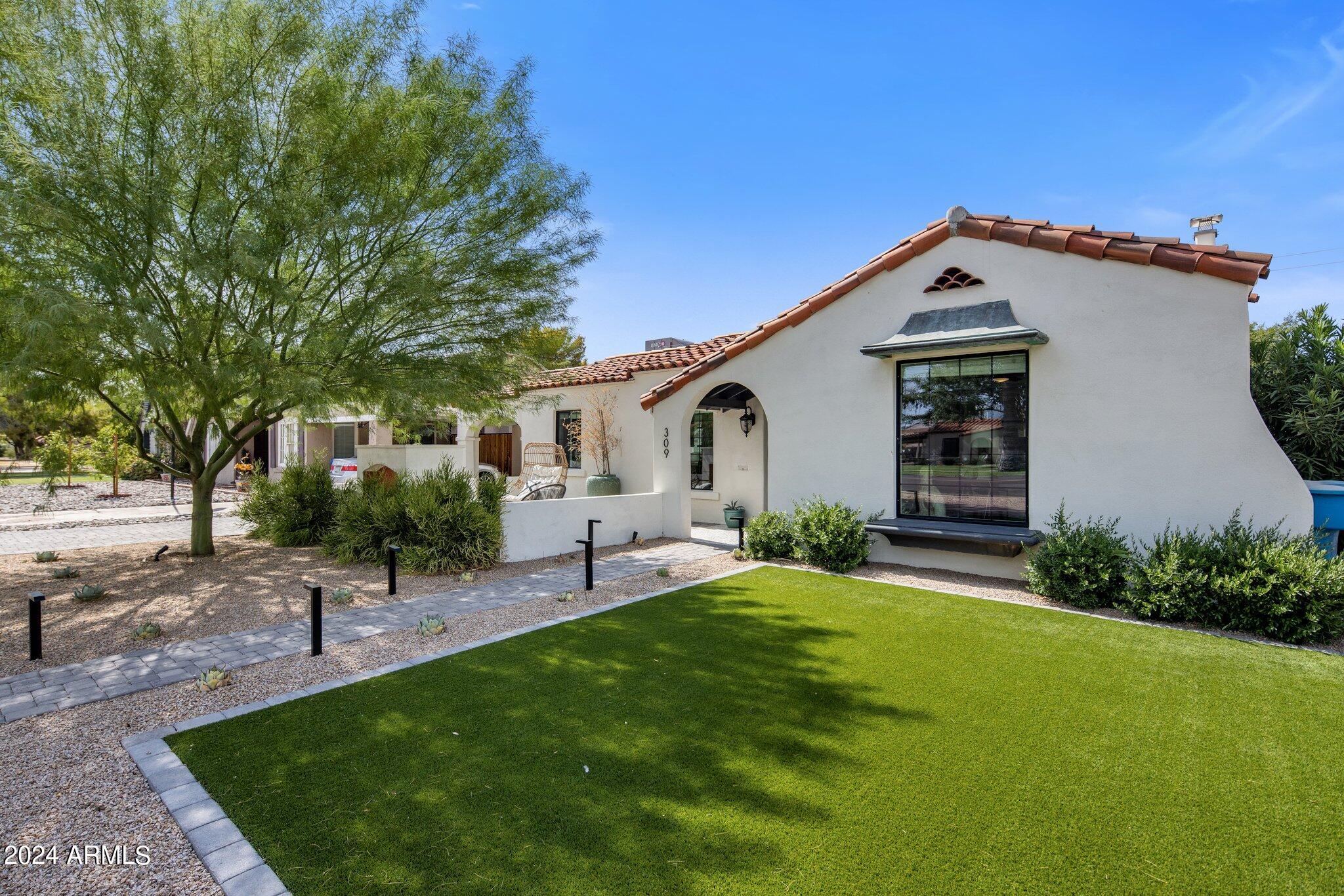 309 W ENCANTO Boulevard