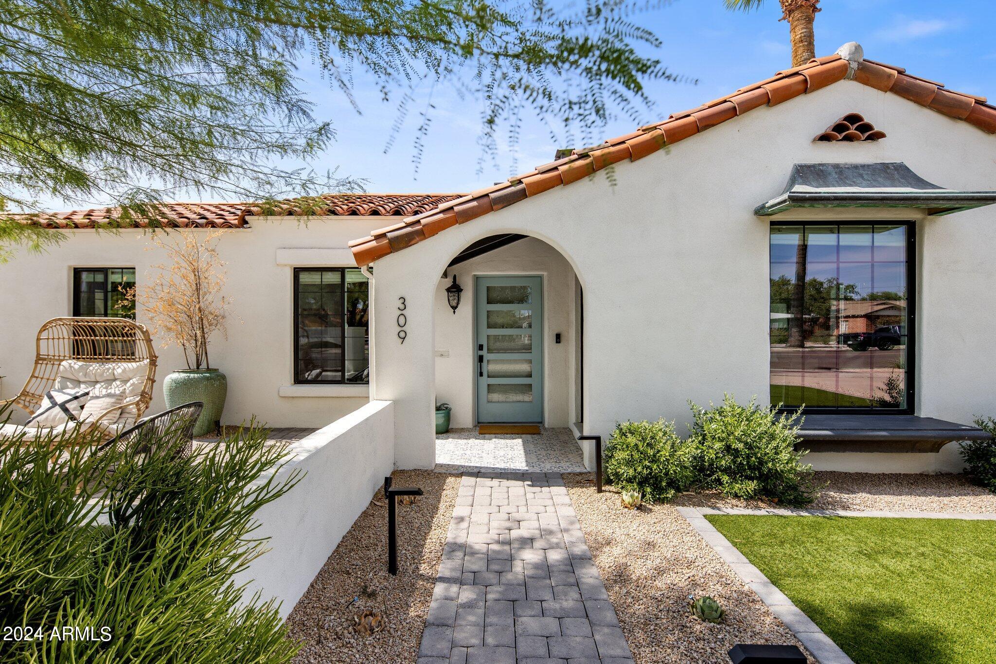 309 W ENCANTO Boulevard