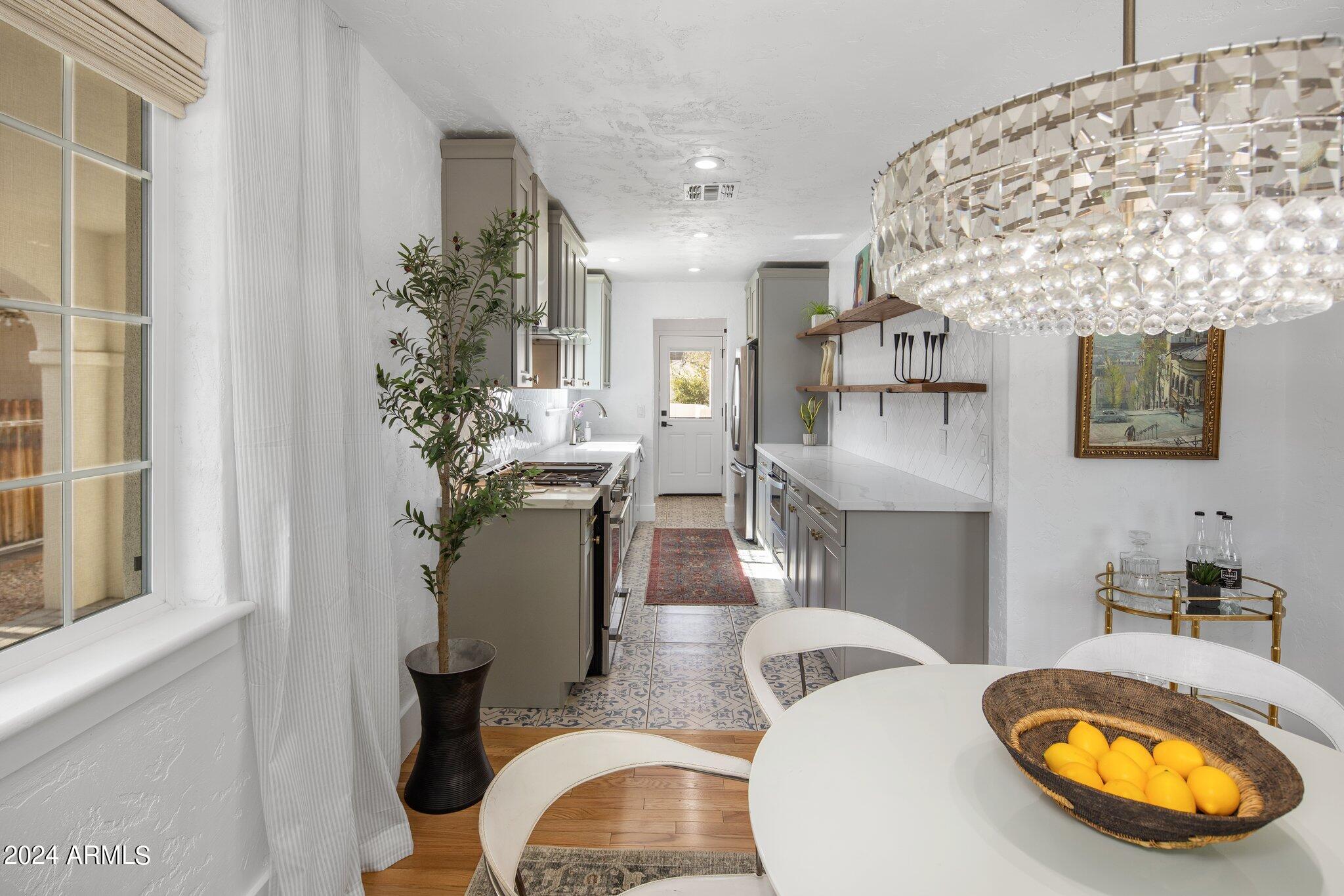 309 W ENCANTO Boulevard