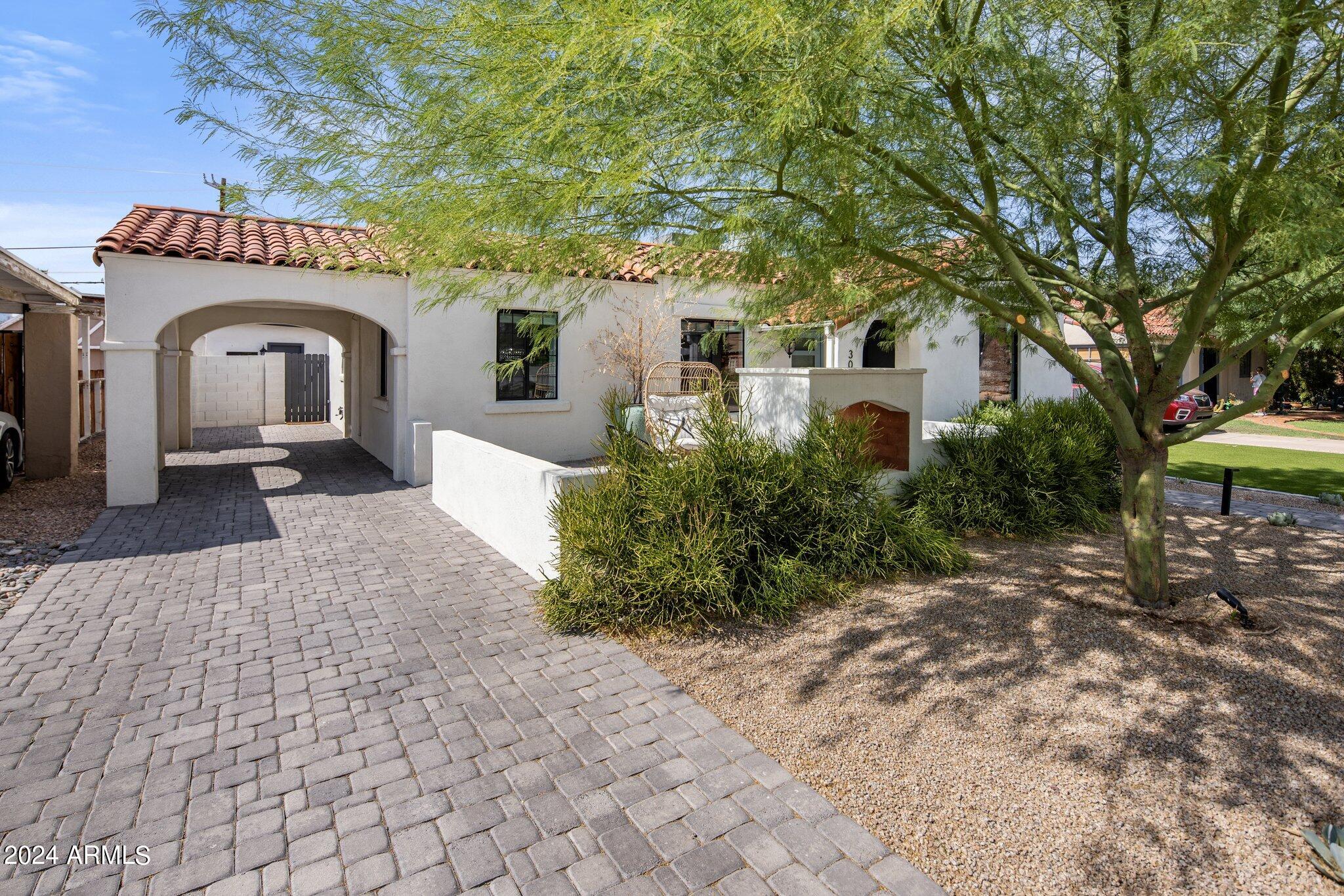 309 W ENCANTO Boulevard