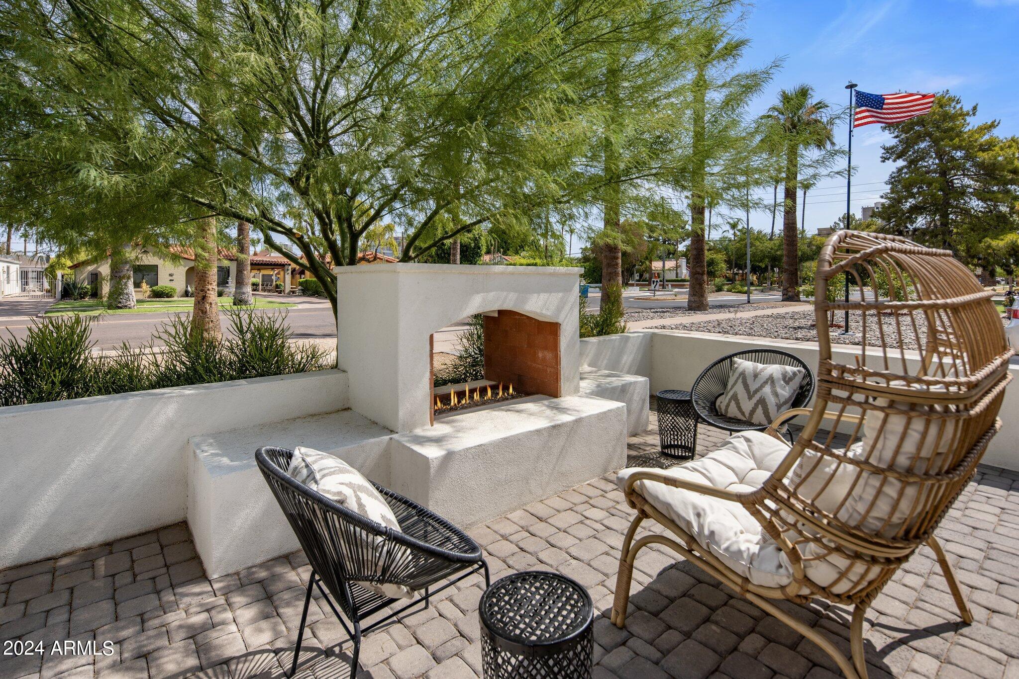 309 W ENCANTO Boulevard