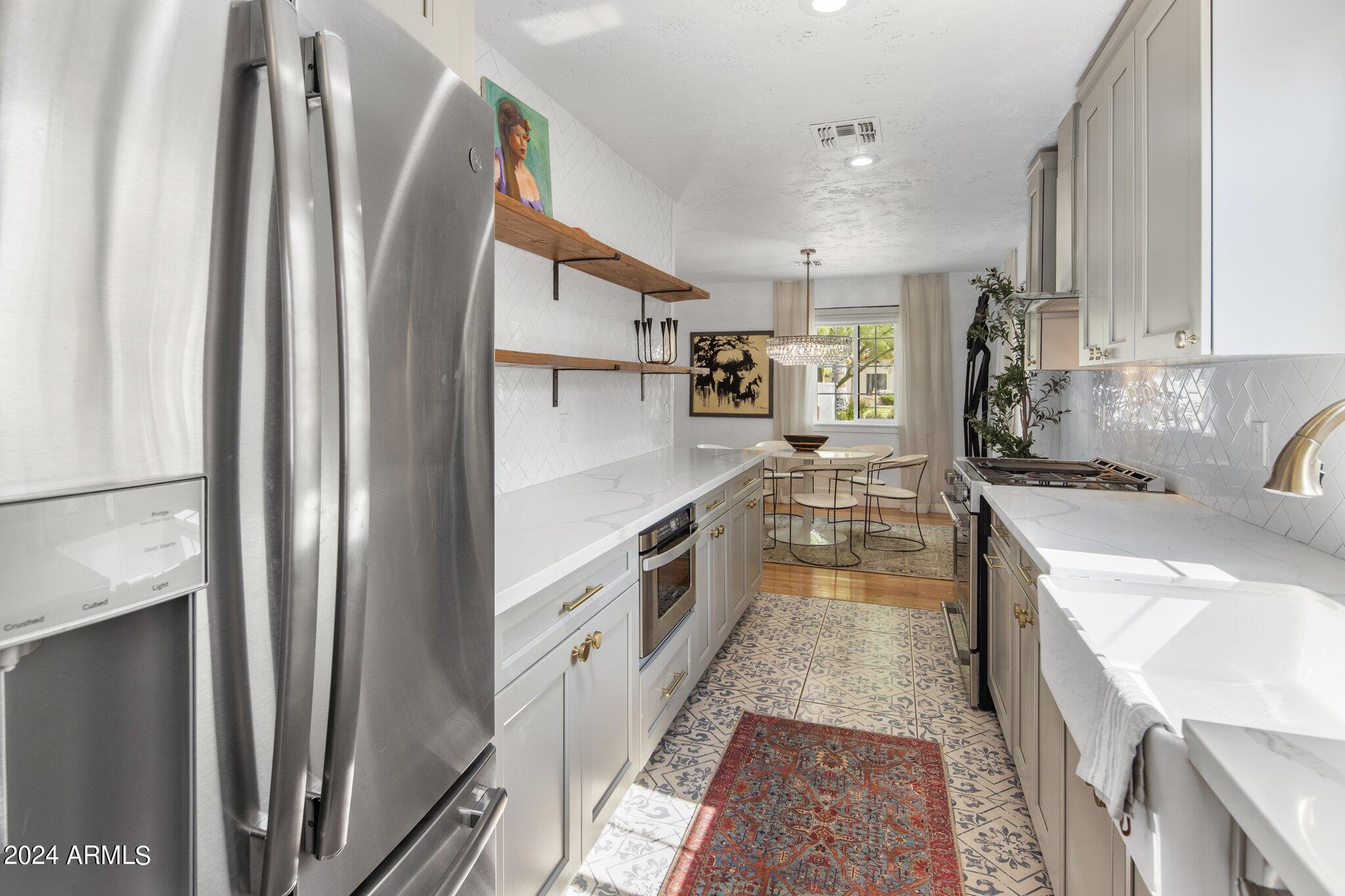 309 W ENCANTO Boulevard