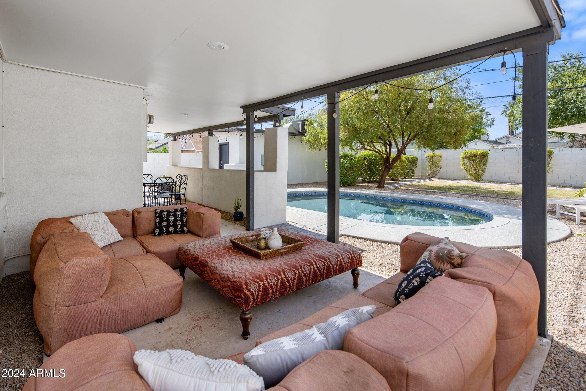 309 W ENCANTO Boulevard