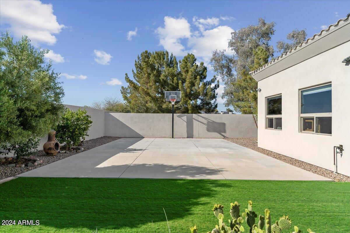 5600 S GEMSTONE Drive