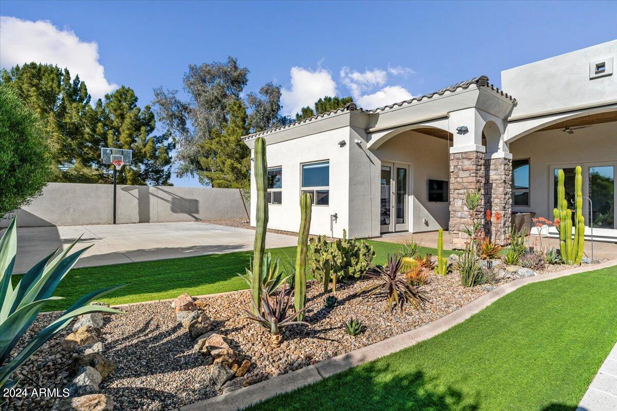 5600 S GEMSTONE Drive