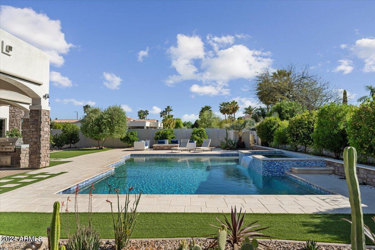 5600 S GEMSTONE Drive