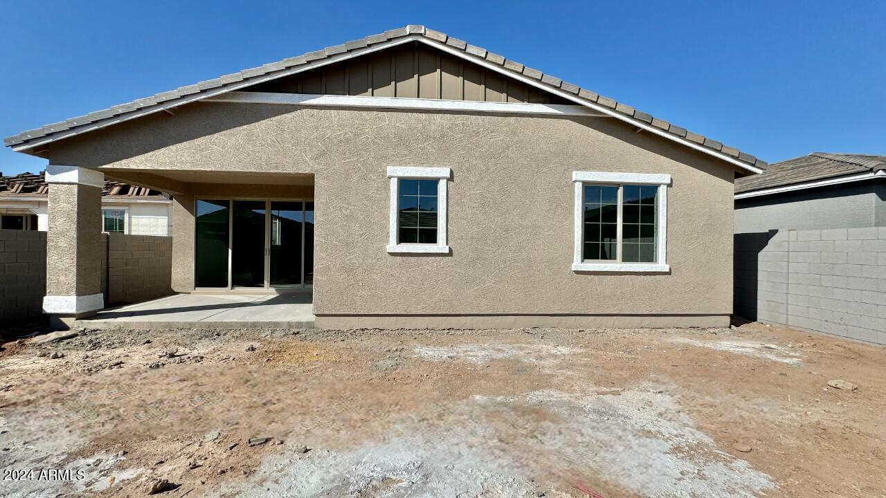 22889 E ROUNDUP Way