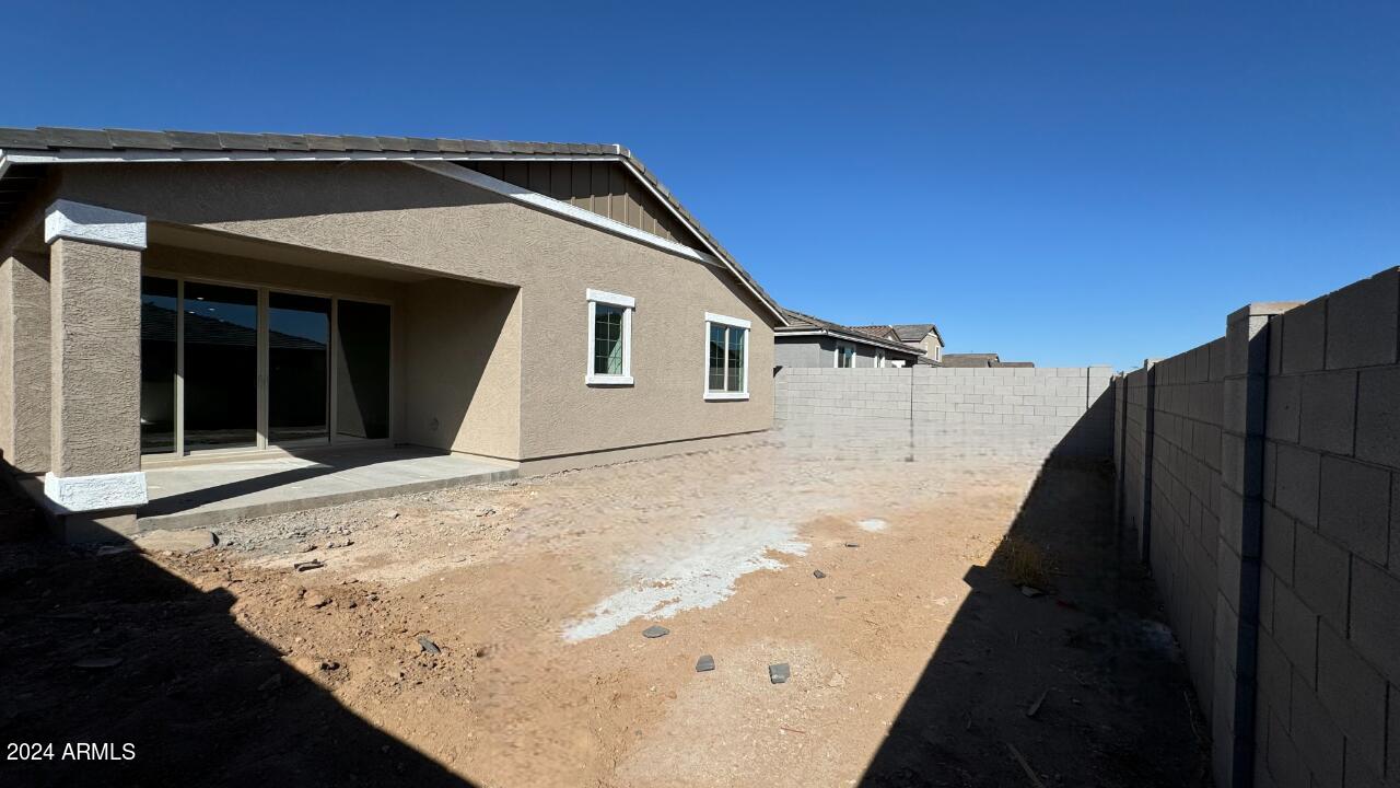 22889 E ROUNDUP Way