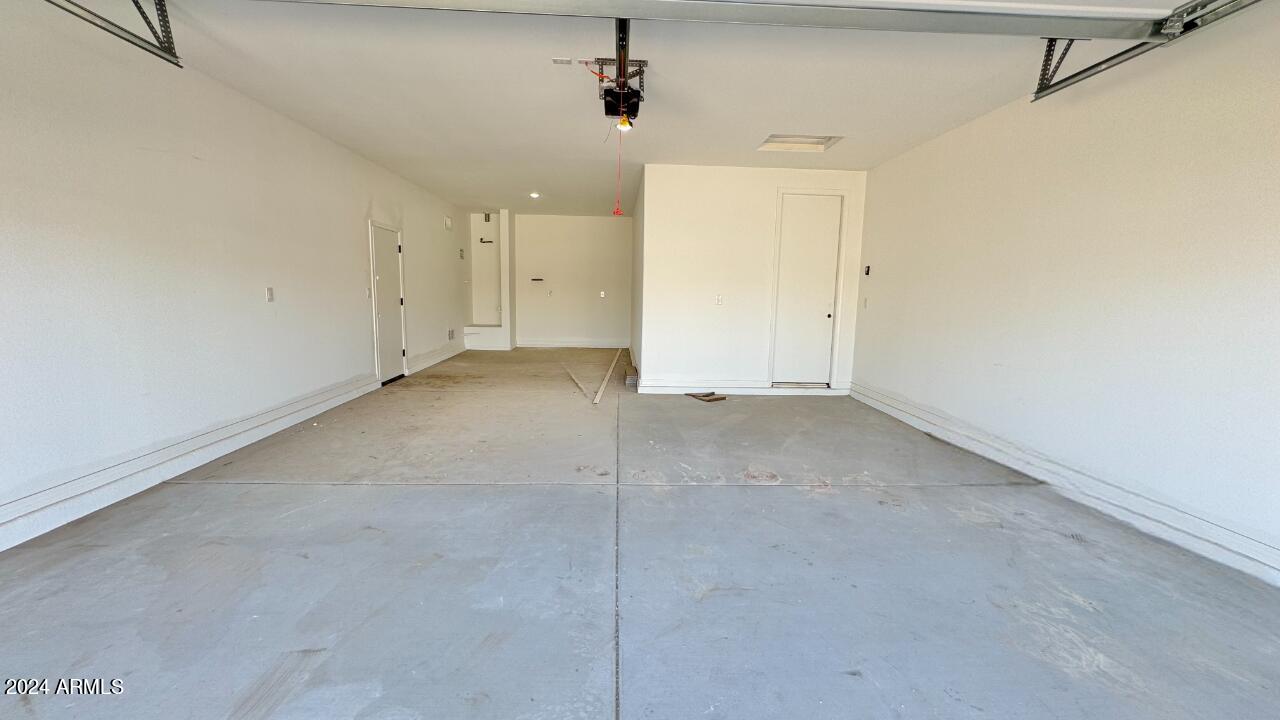 22889 E ROUNDUP Way