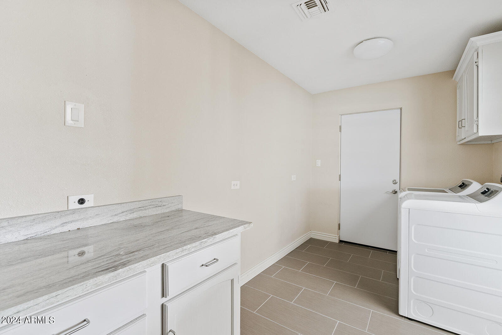 8819 E LUPINE Avenue