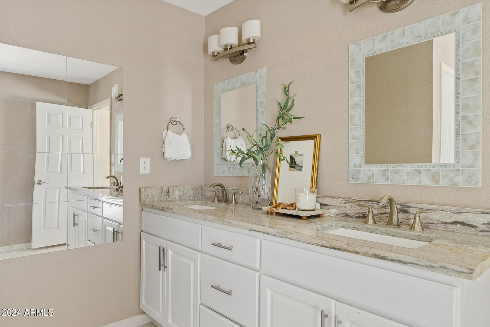 8819 E LUPINE Avenue