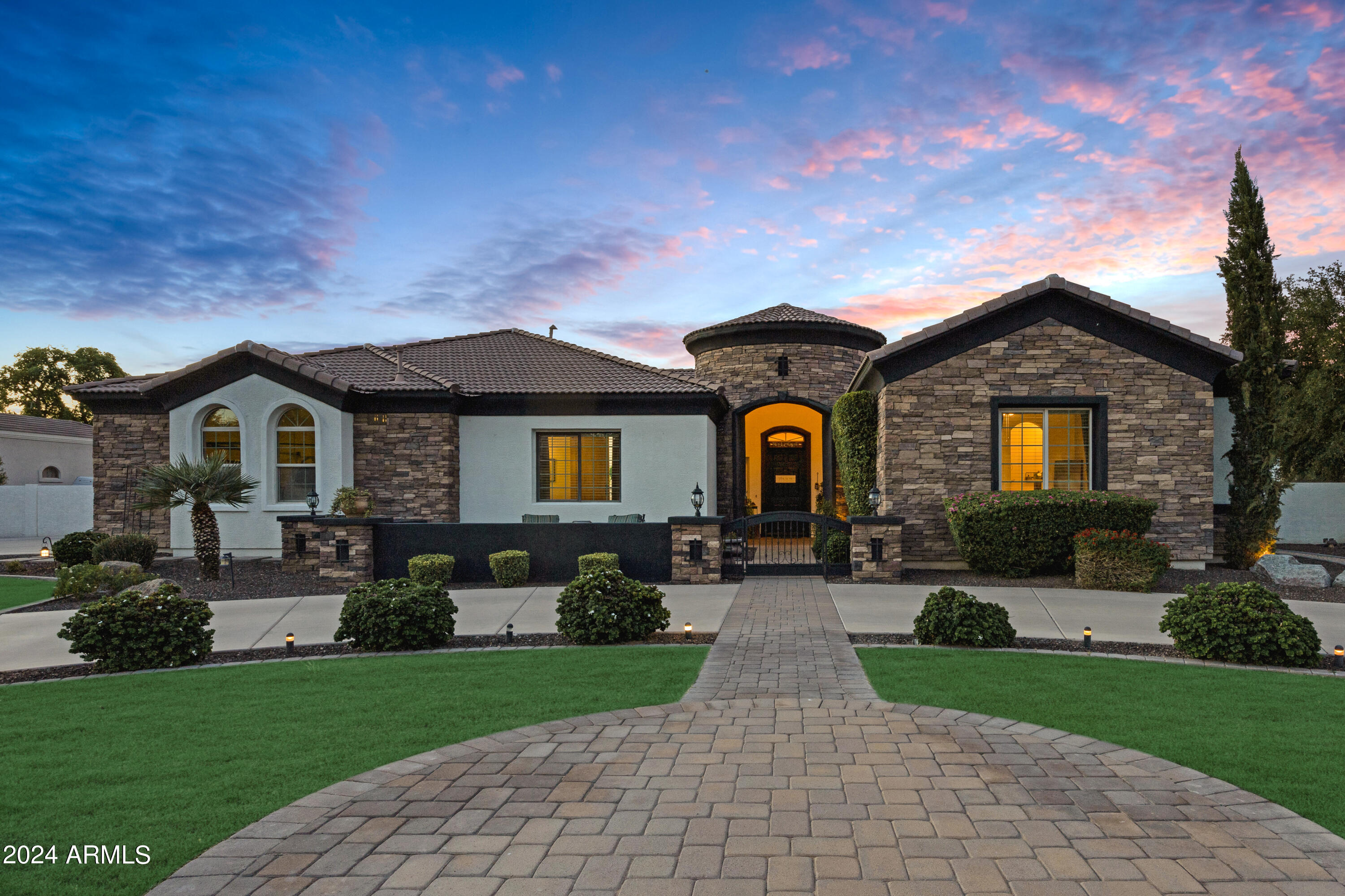 2776 E TAURUS Place