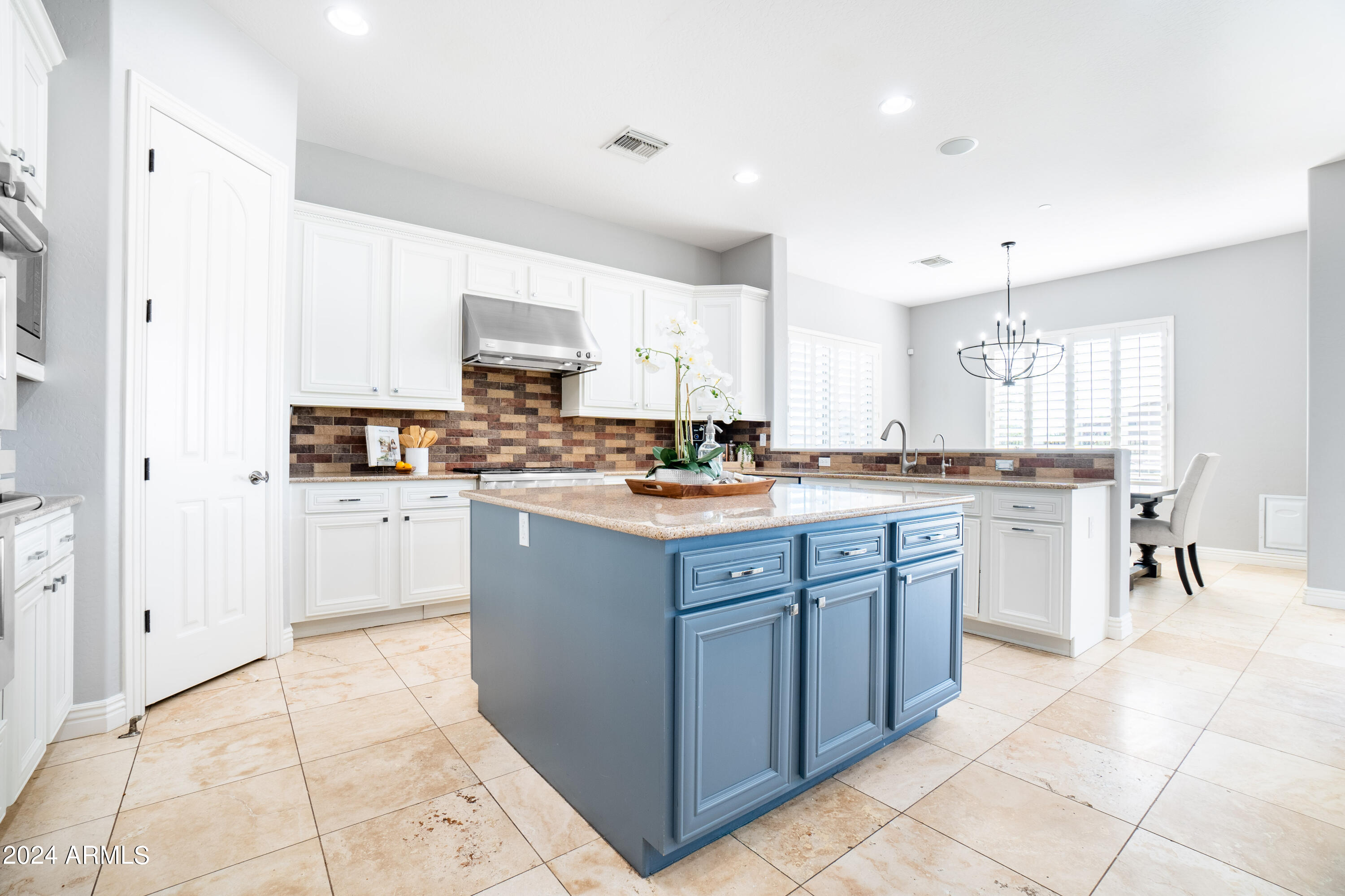 5216 E BARWICK Drive