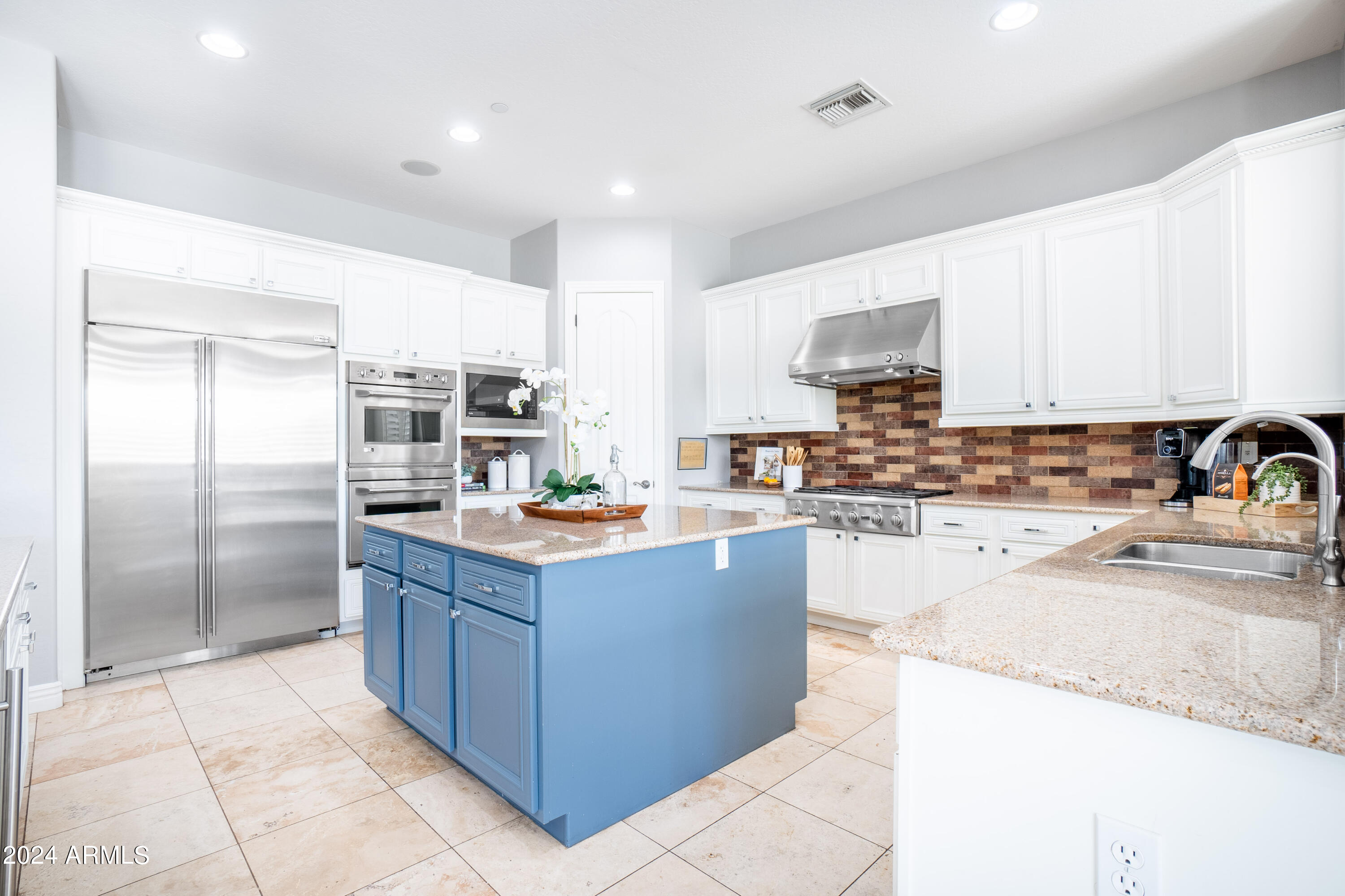 5216 E BARWICK Drive